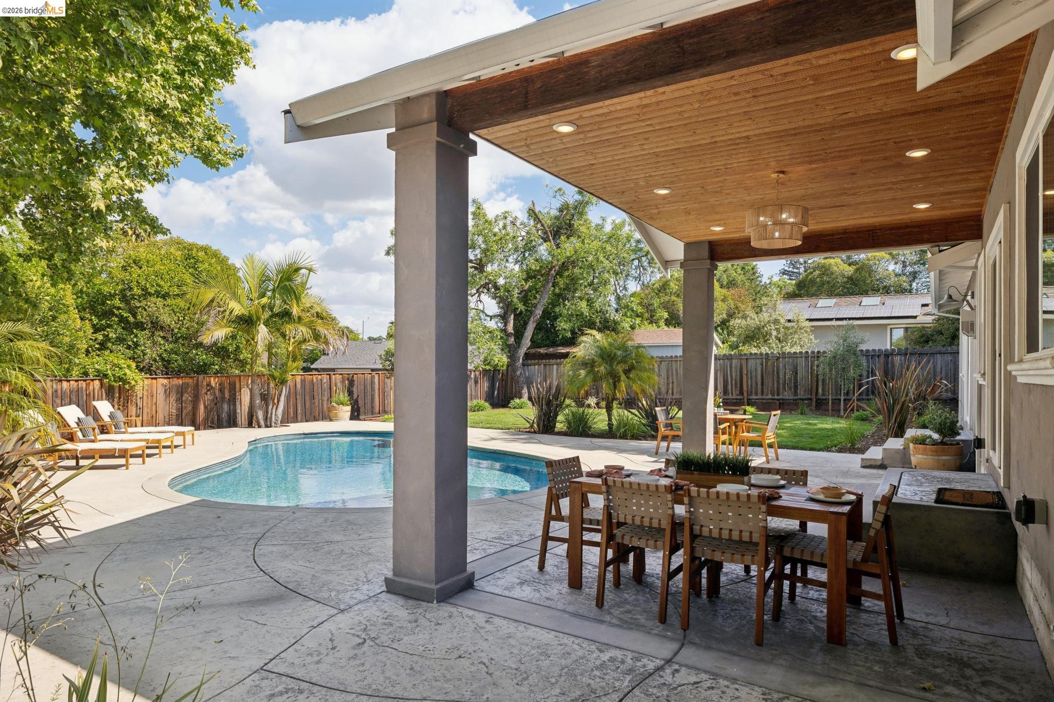 230 Valley Dr