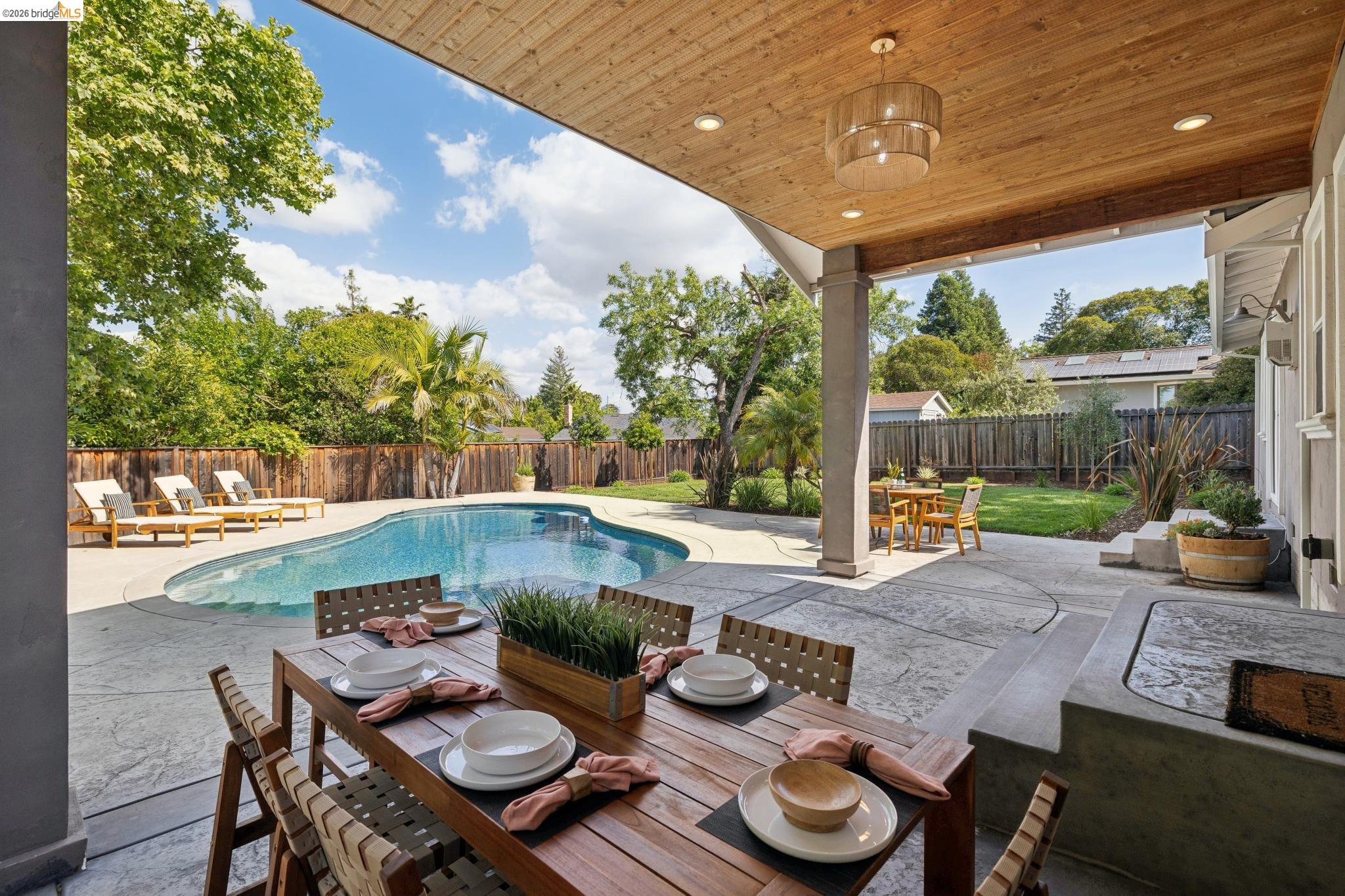 230 Valley Dr