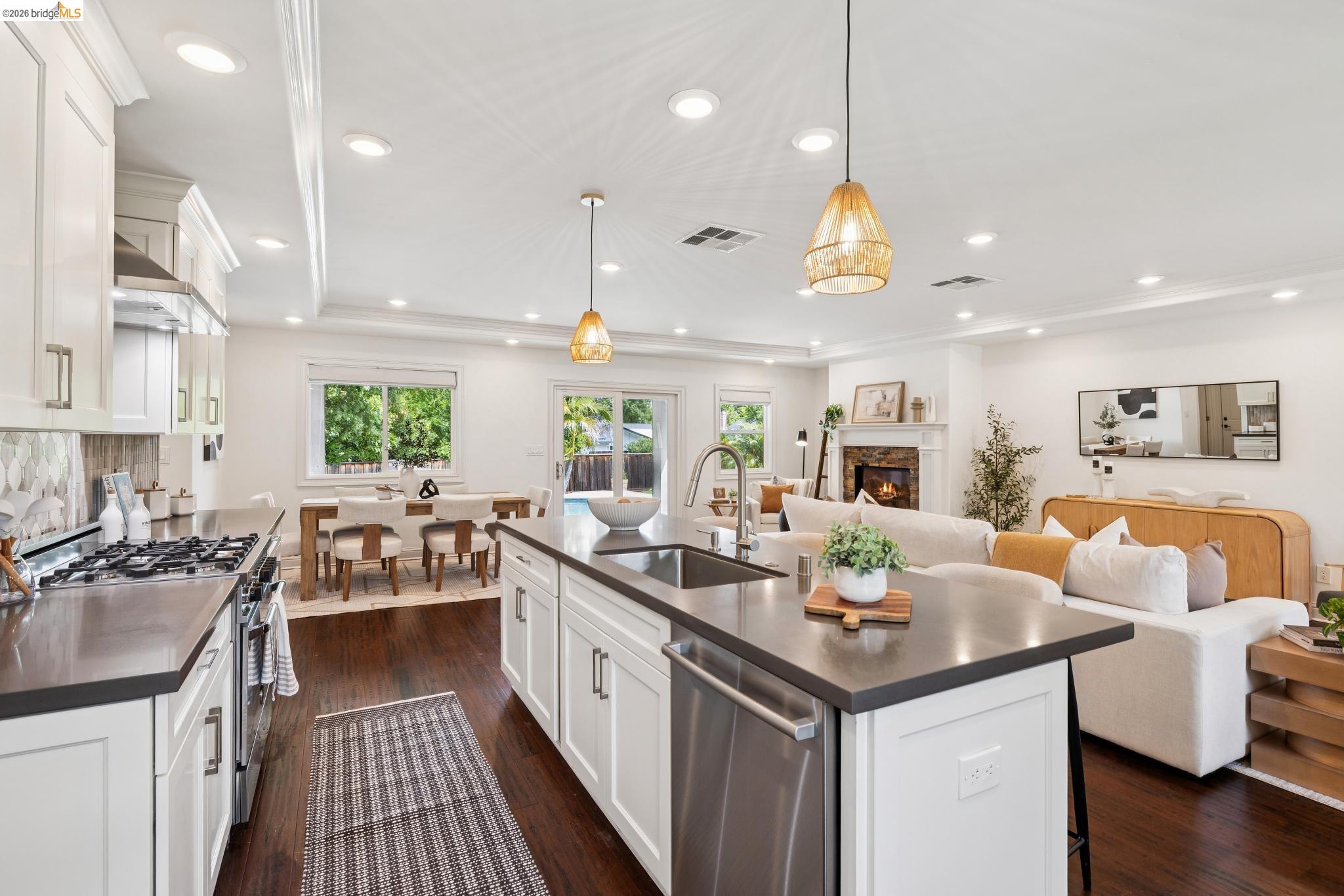230 Valley Dr
