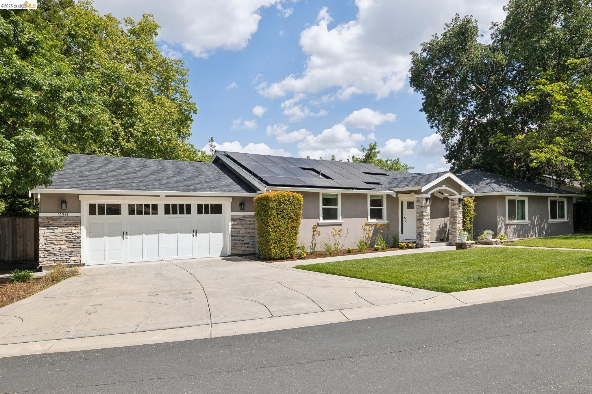 230 Valley Dr