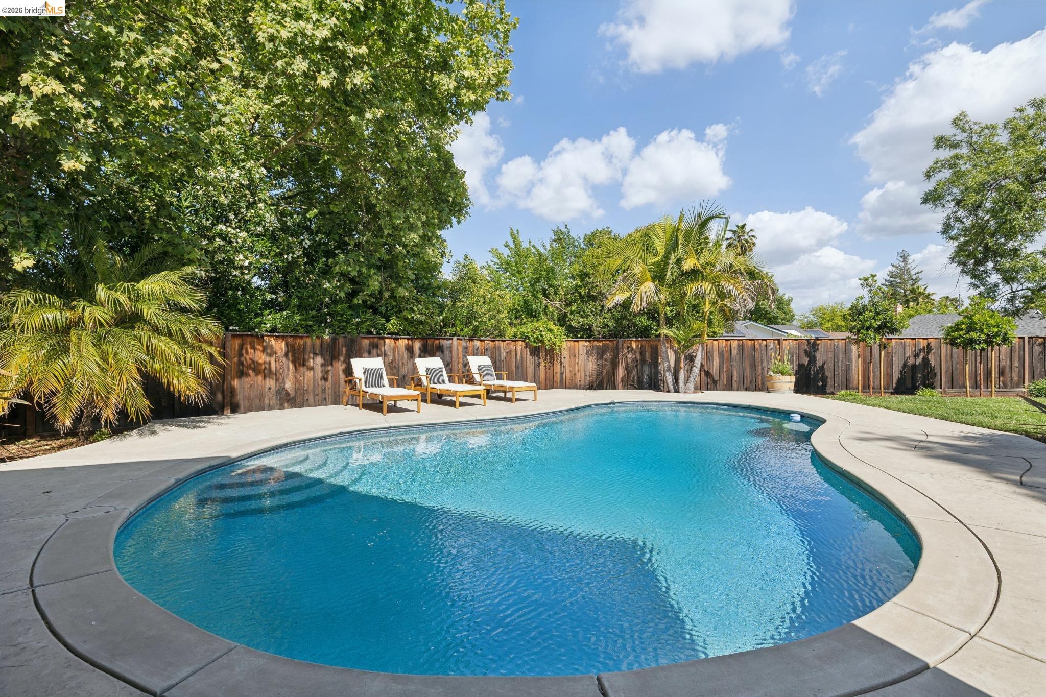 230 Valley Dr