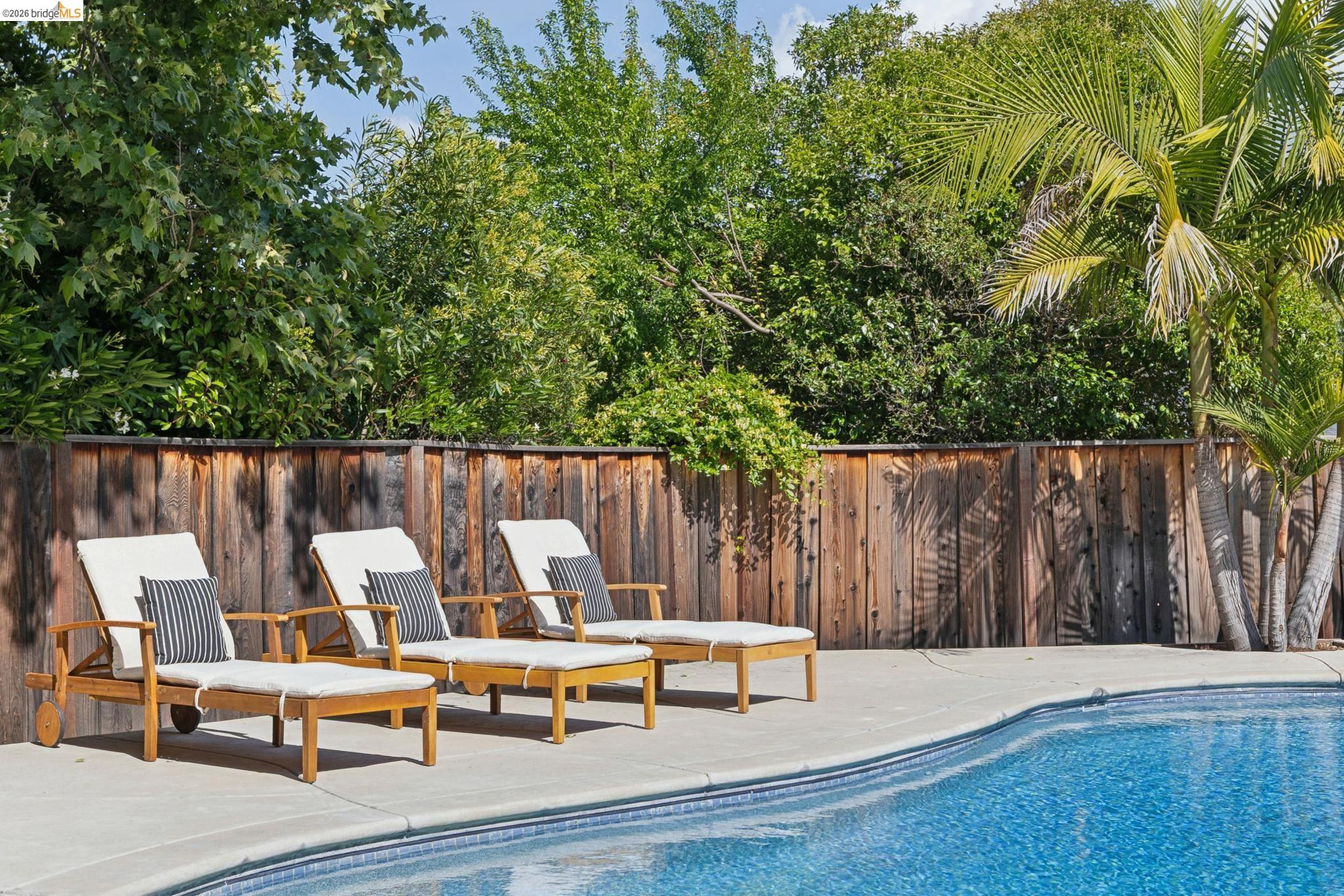 230 Valley Dr