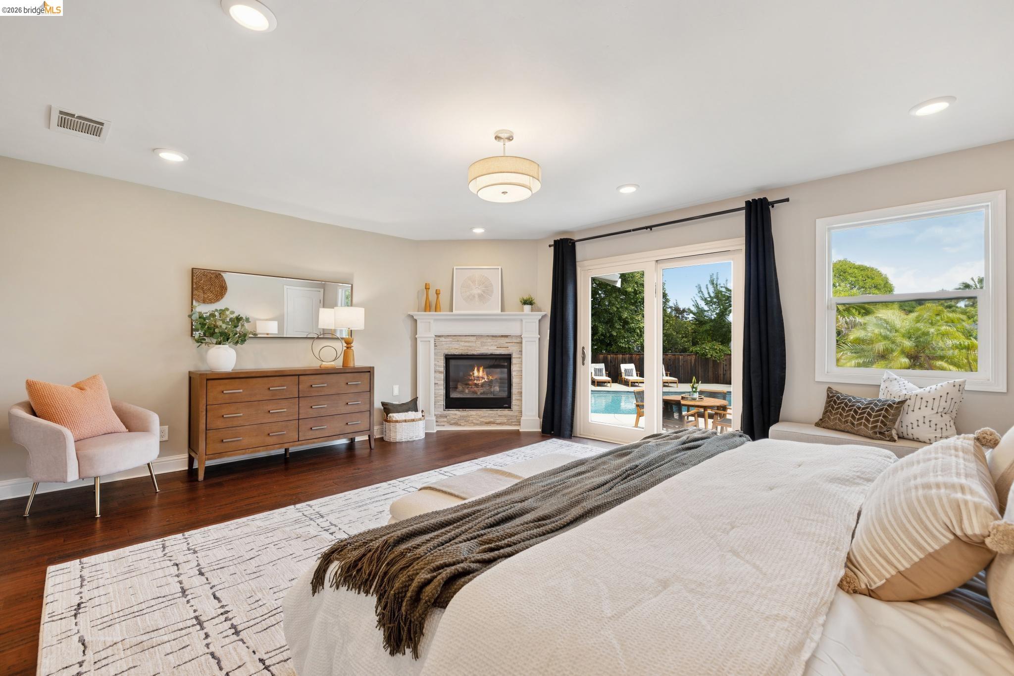 230 Valley Dr