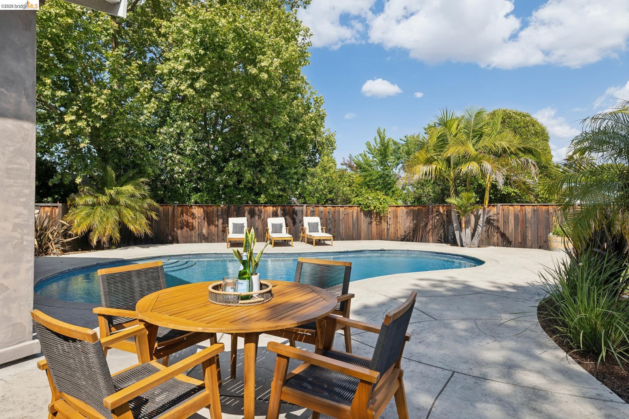 230 Valley Dr