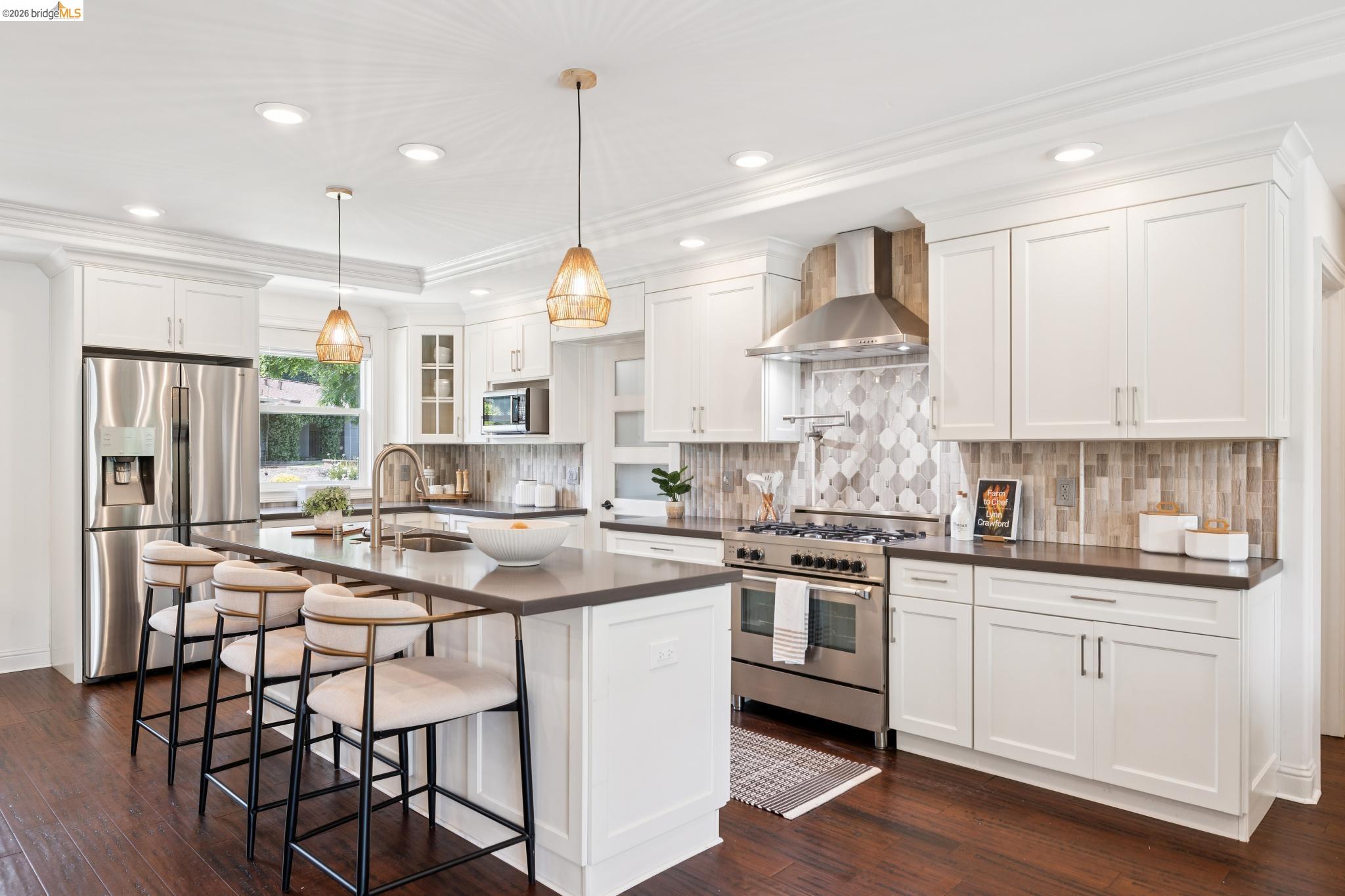 230 Valley Dr