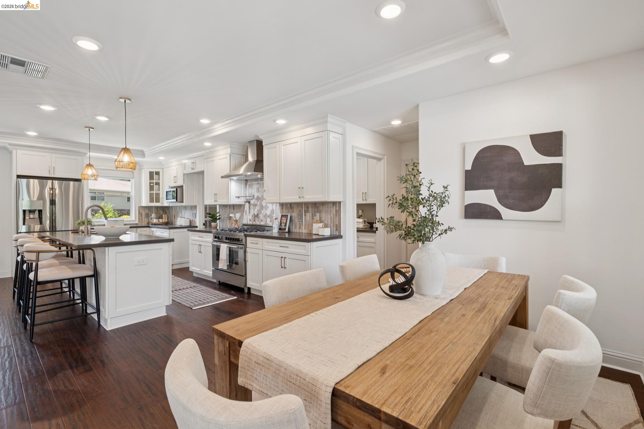 230 Valley Dr