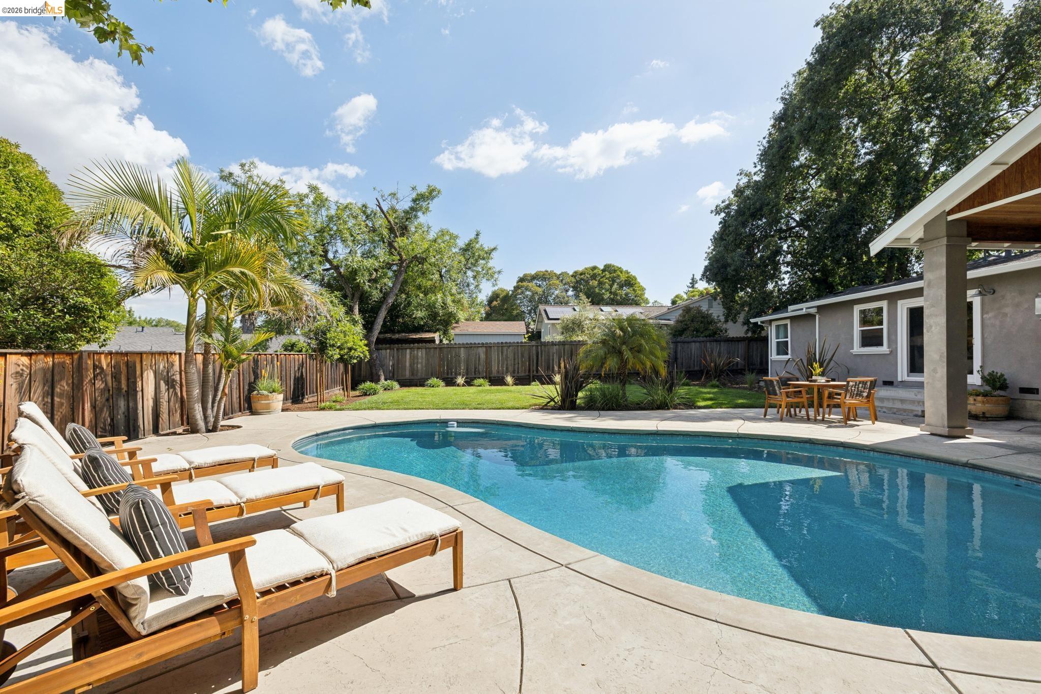 230 Valley Dr