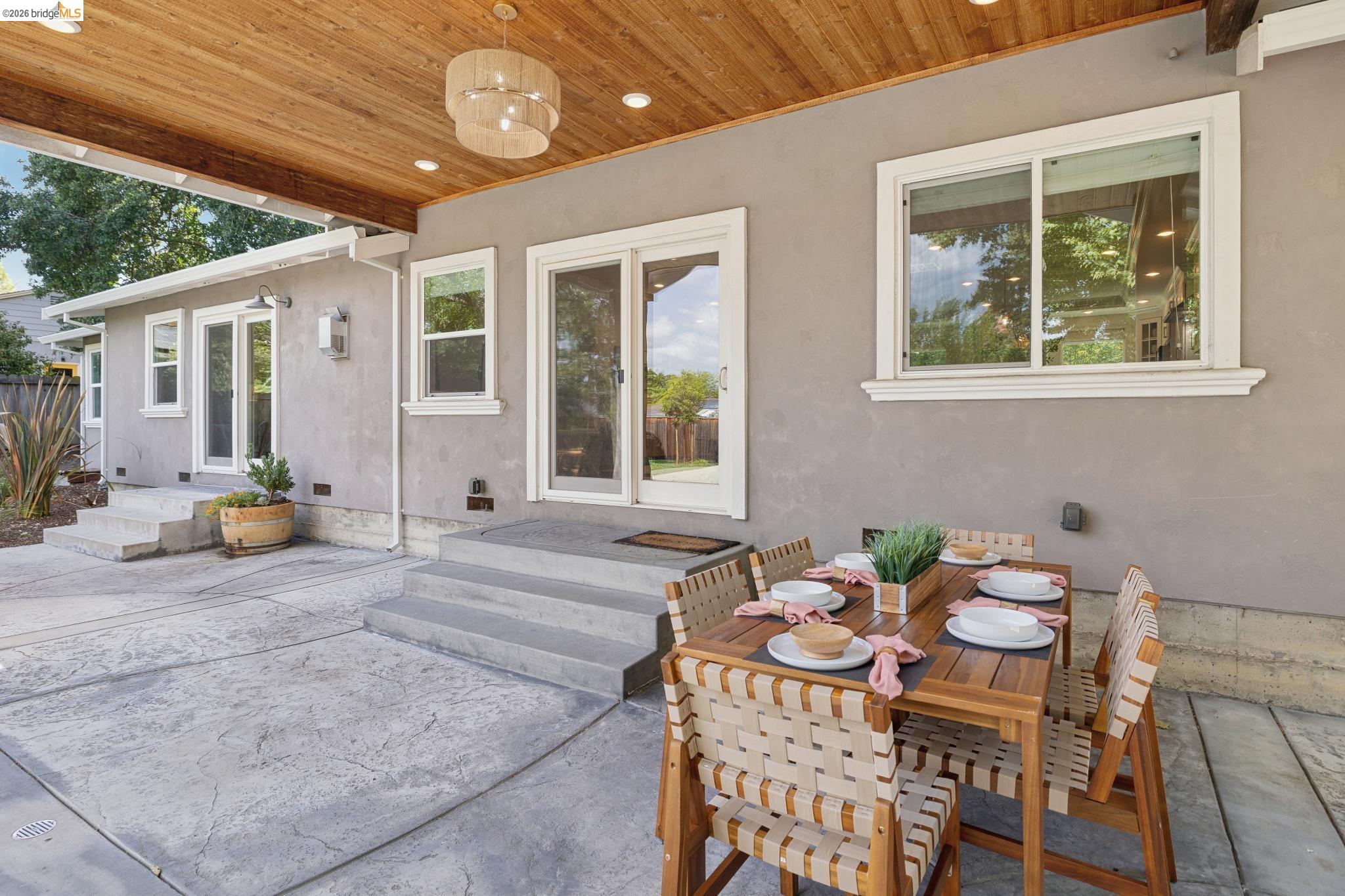 230 Valley Dr