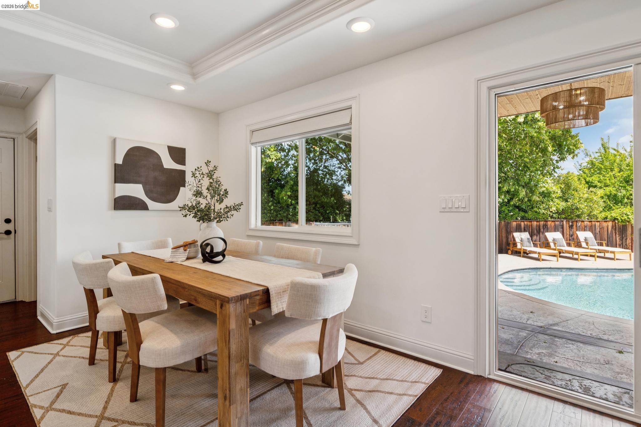 230 Valley Dr