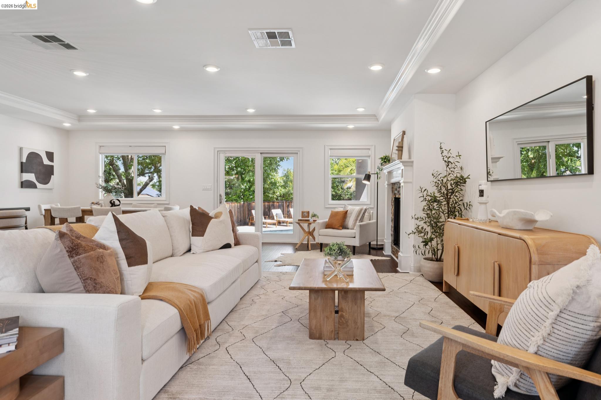230 Valley Dr