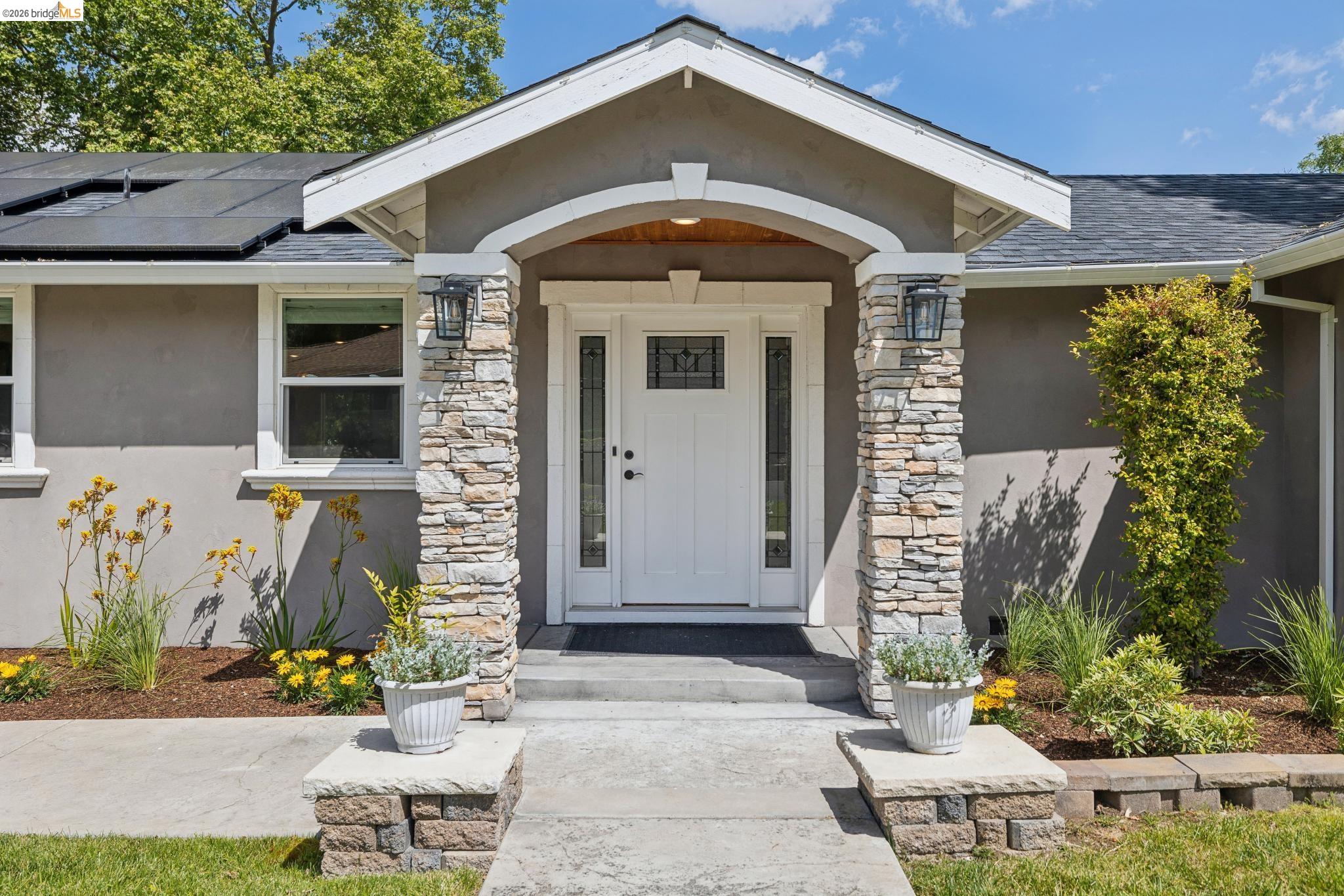 230 Valley Dr