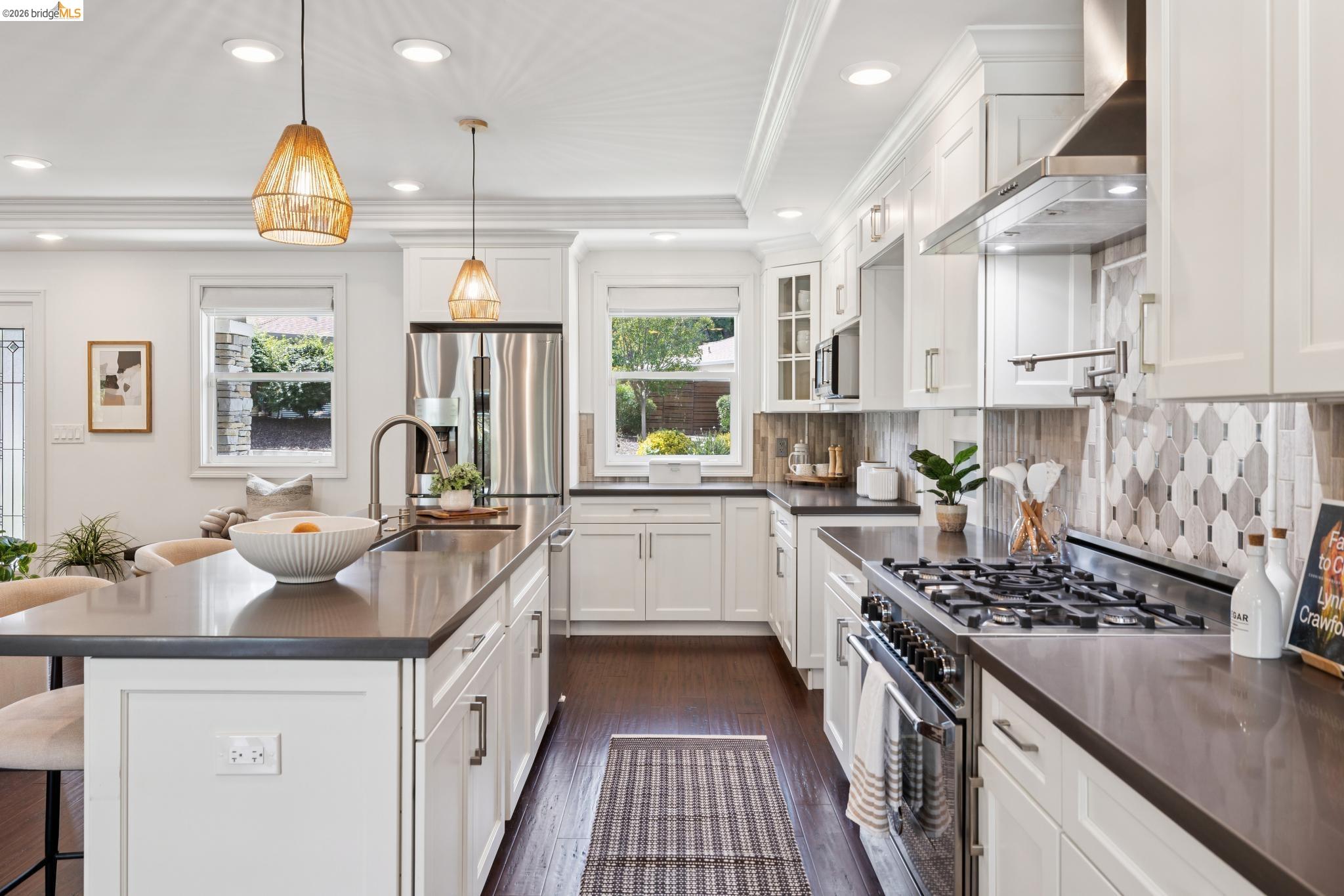 230 Valley Dr