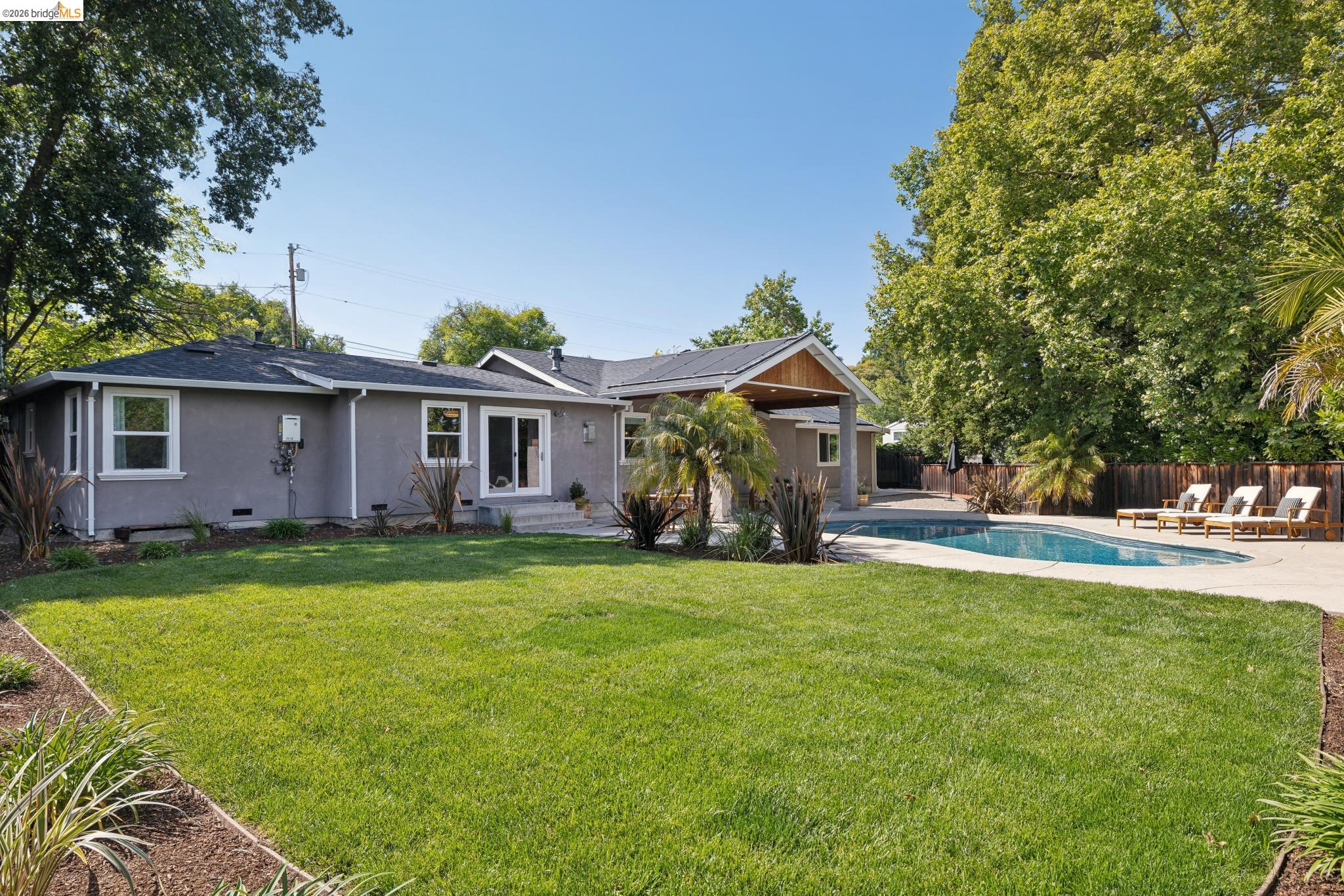 230 Valley Dr