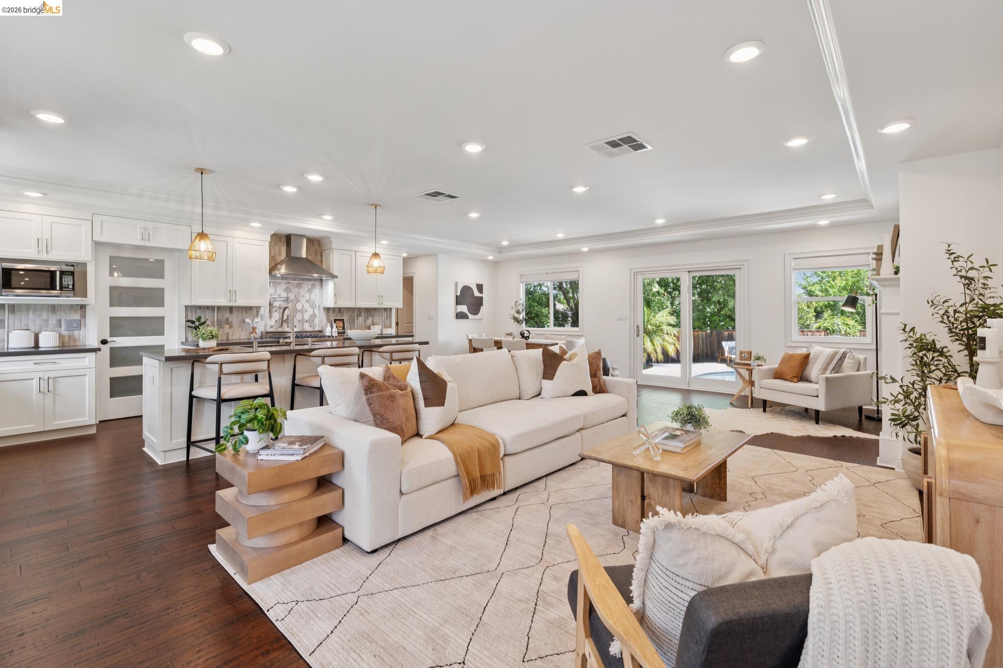 230 Valley Dr