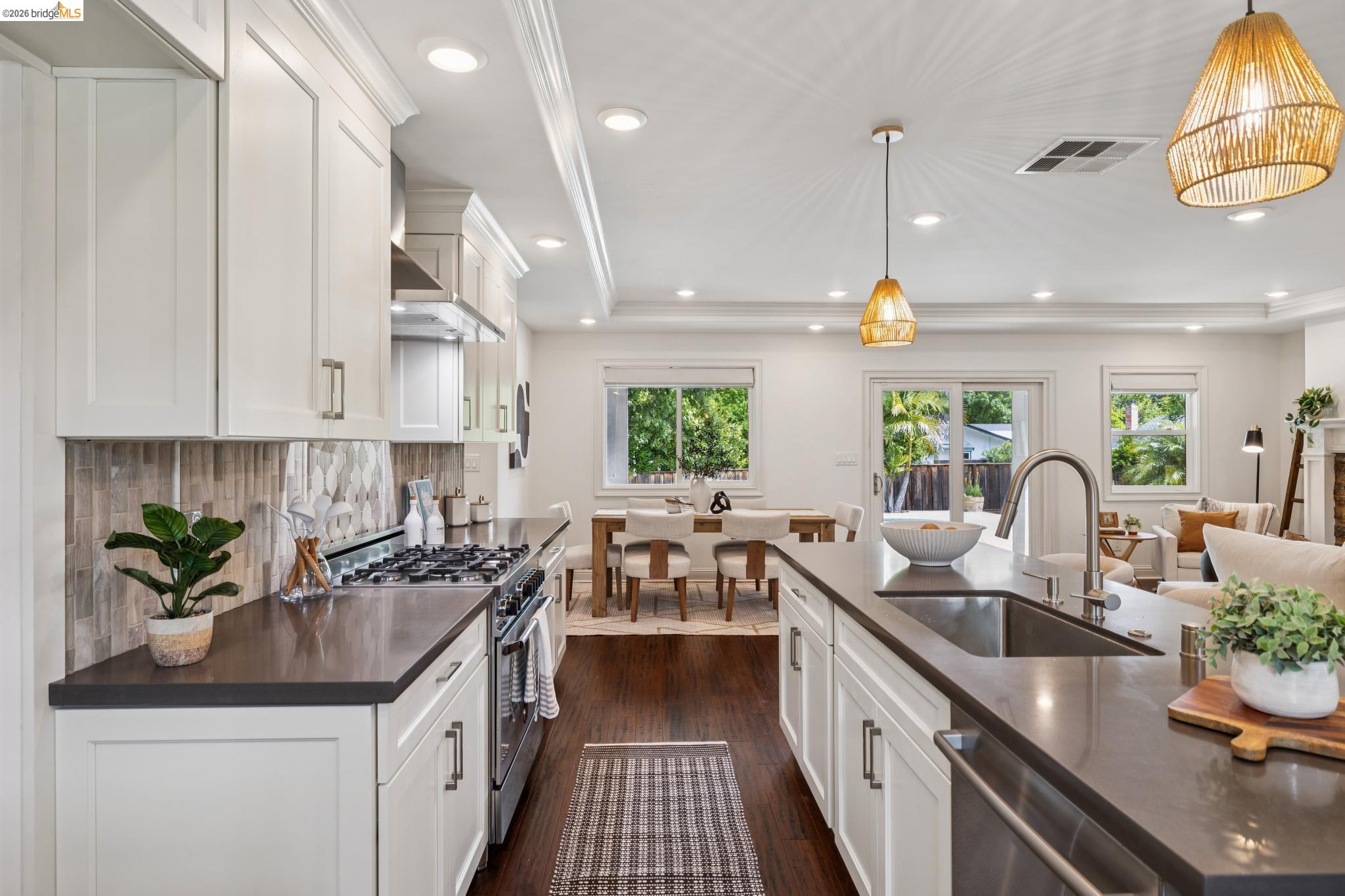 230 Valley Dr