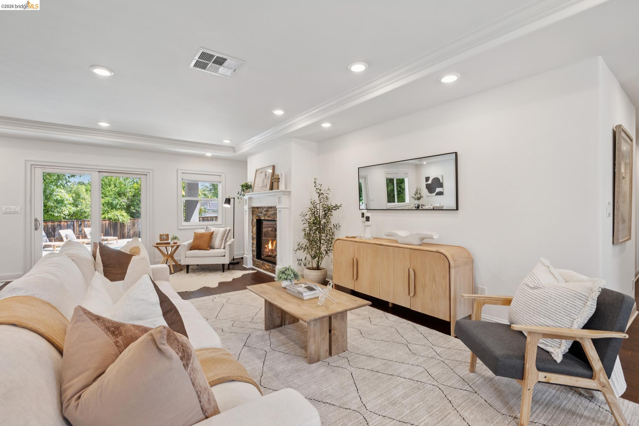 230 Valley Dr