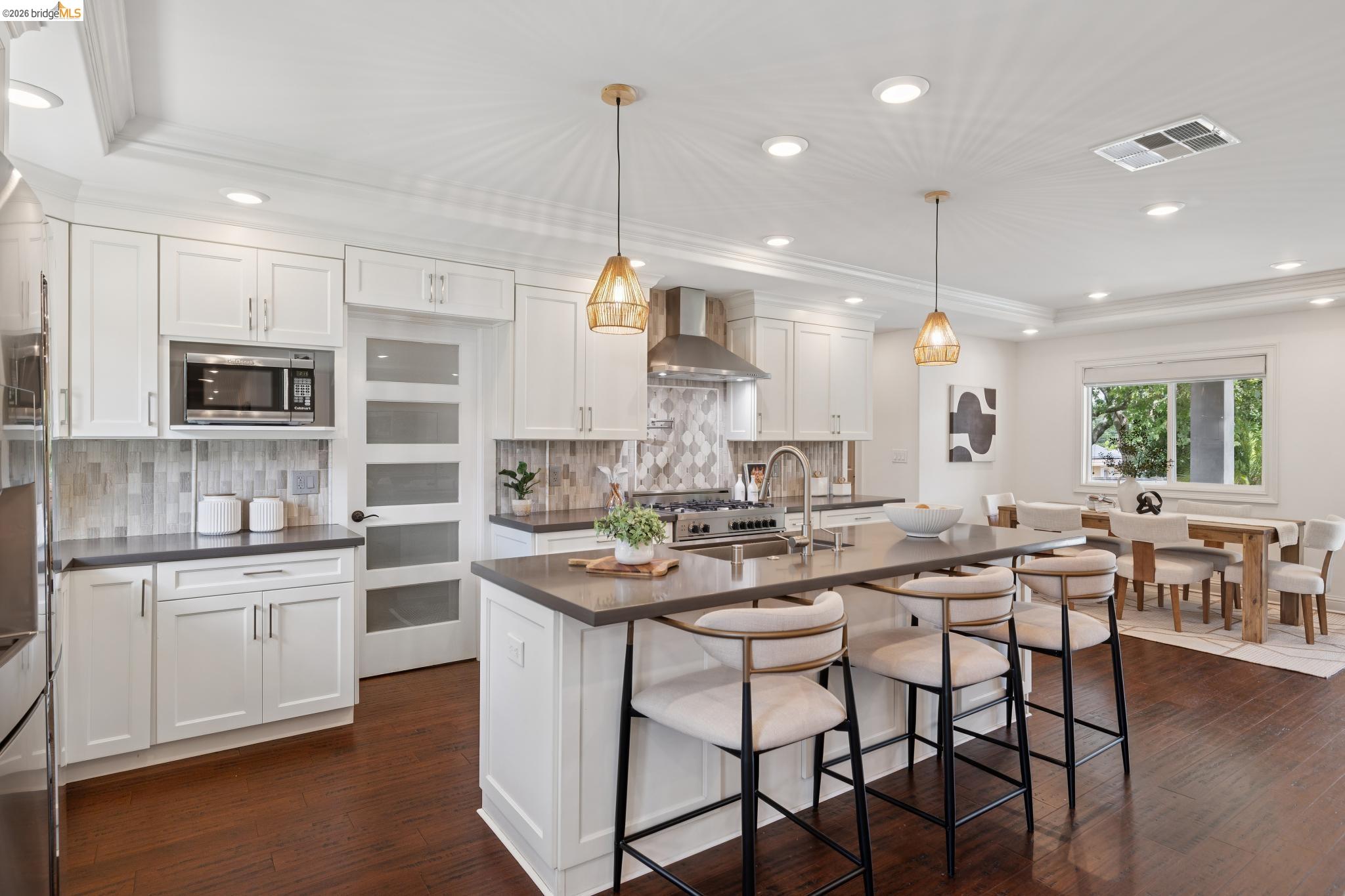 230 Valley Dr
