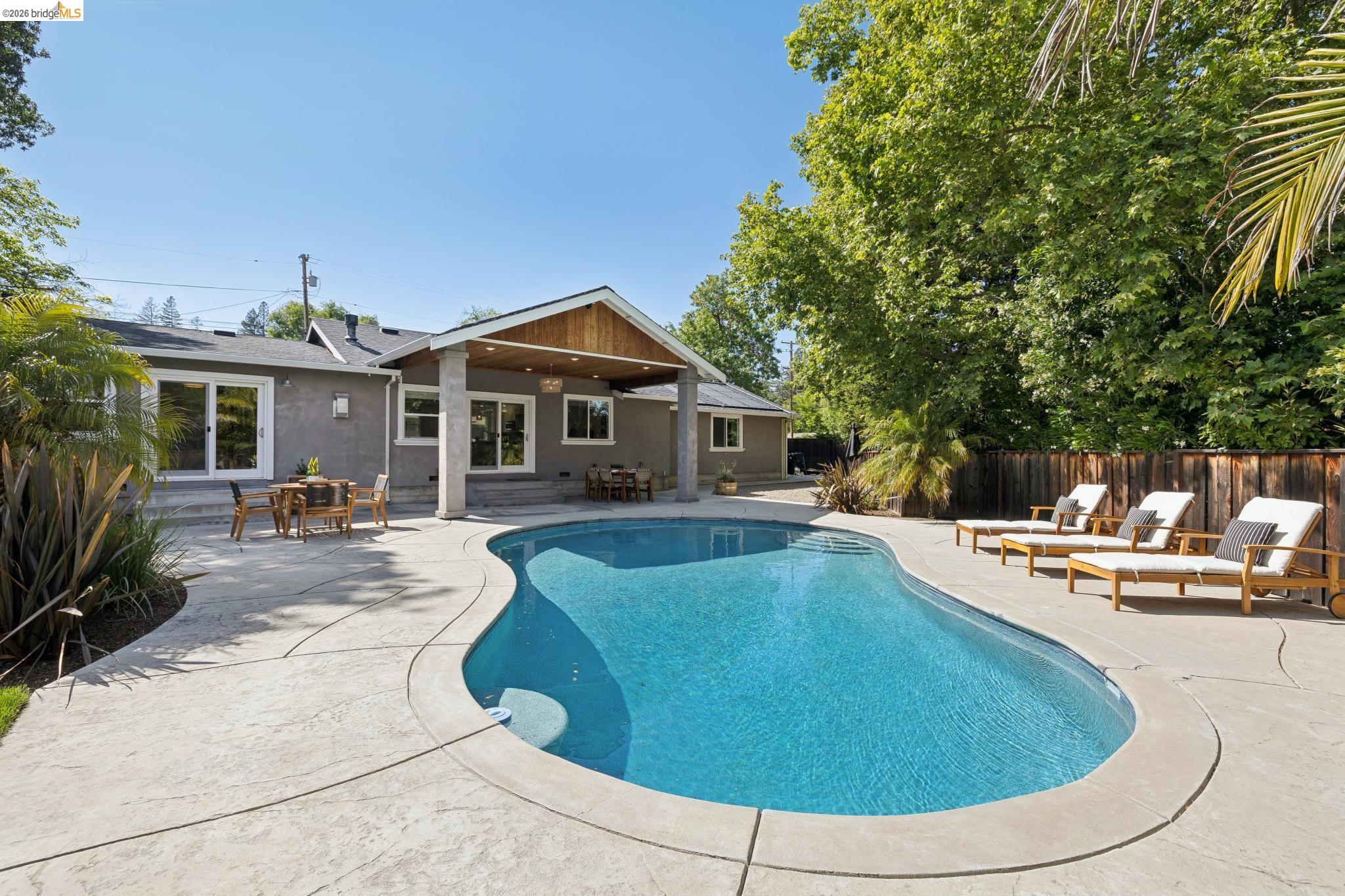 230 Valley Dr