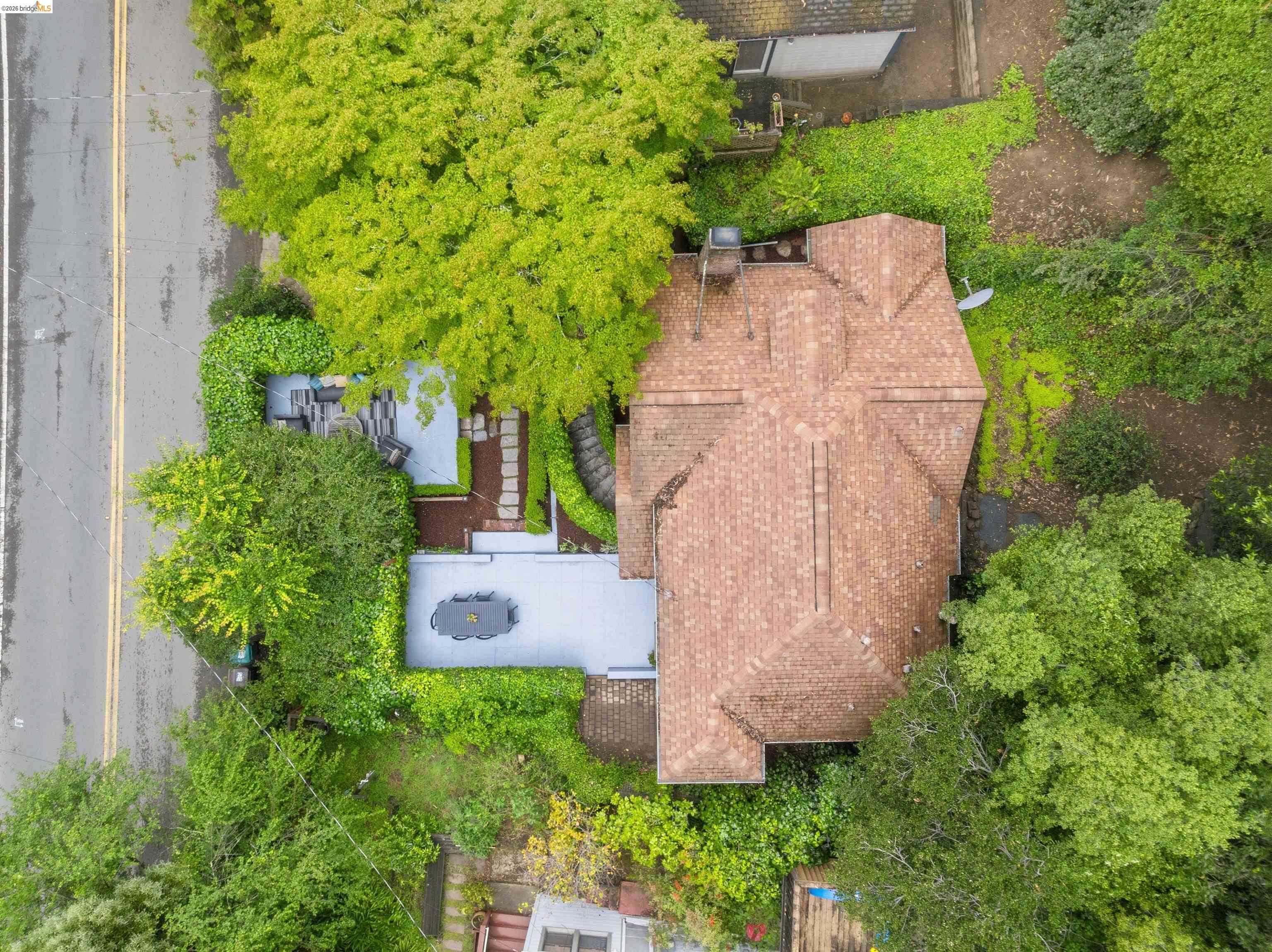 6233 Thornhill Dr