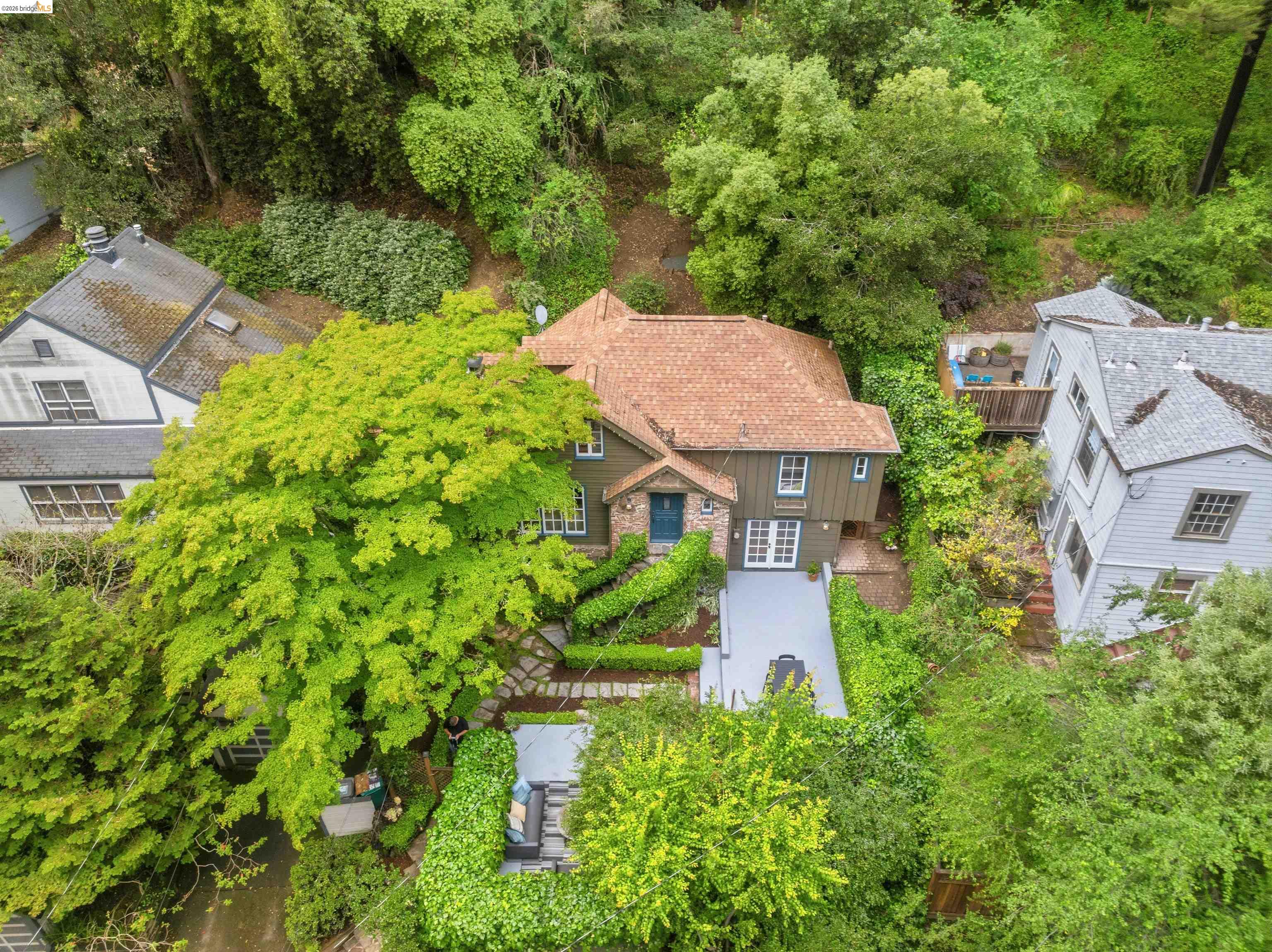 6233 Thornhill Dr