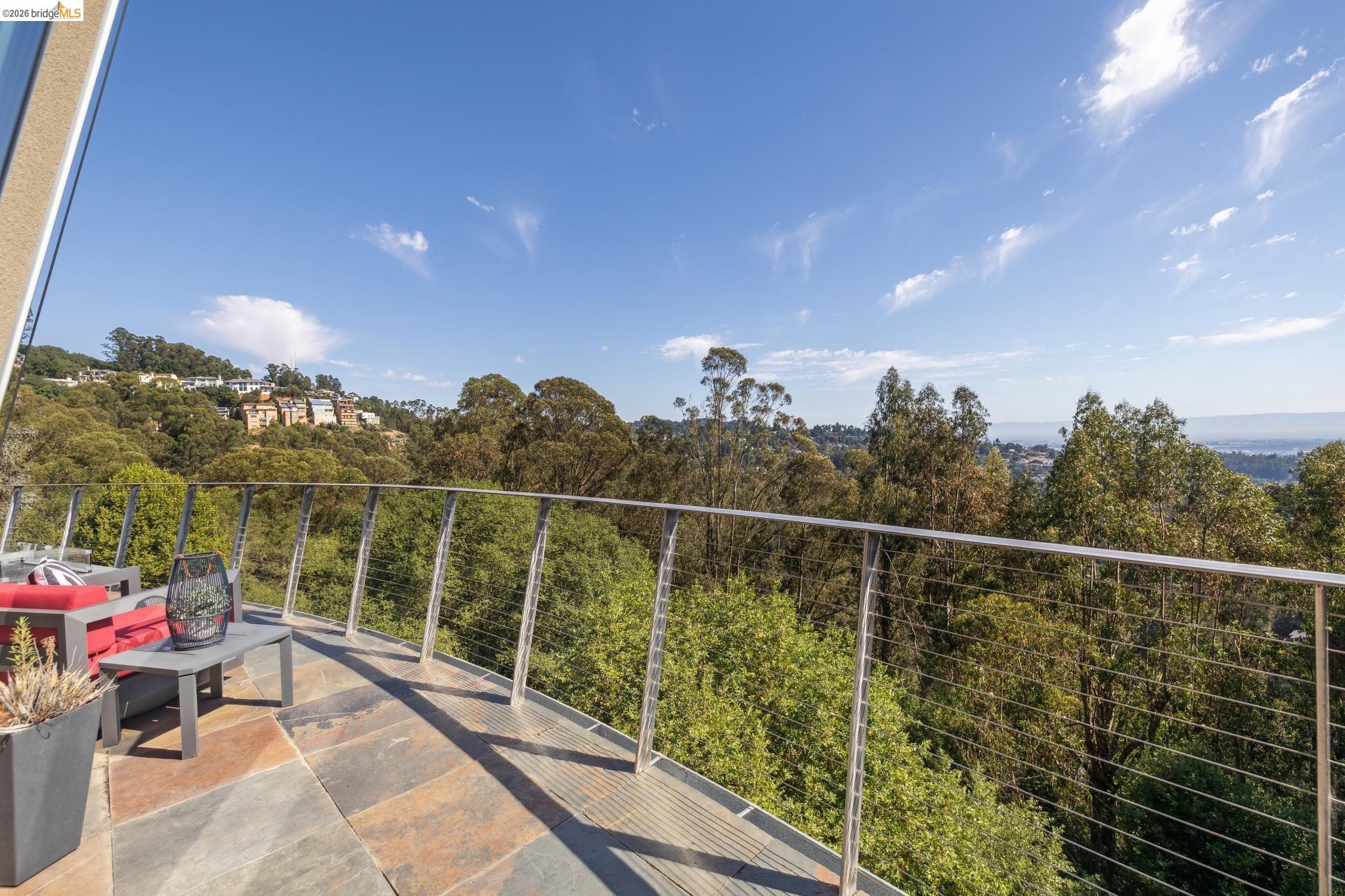 6343 Skyline Blvd