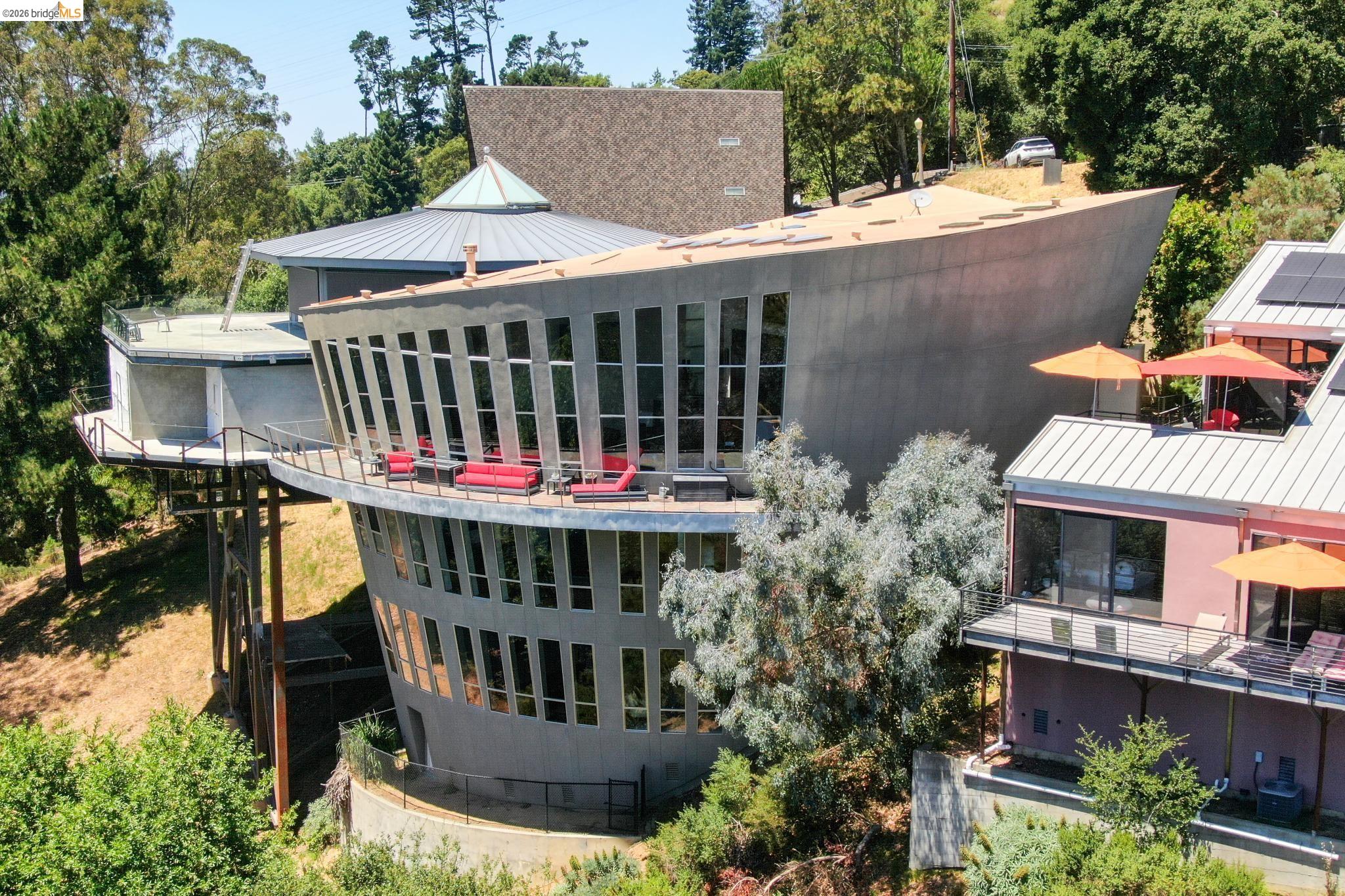 6343 Skyline Blvd