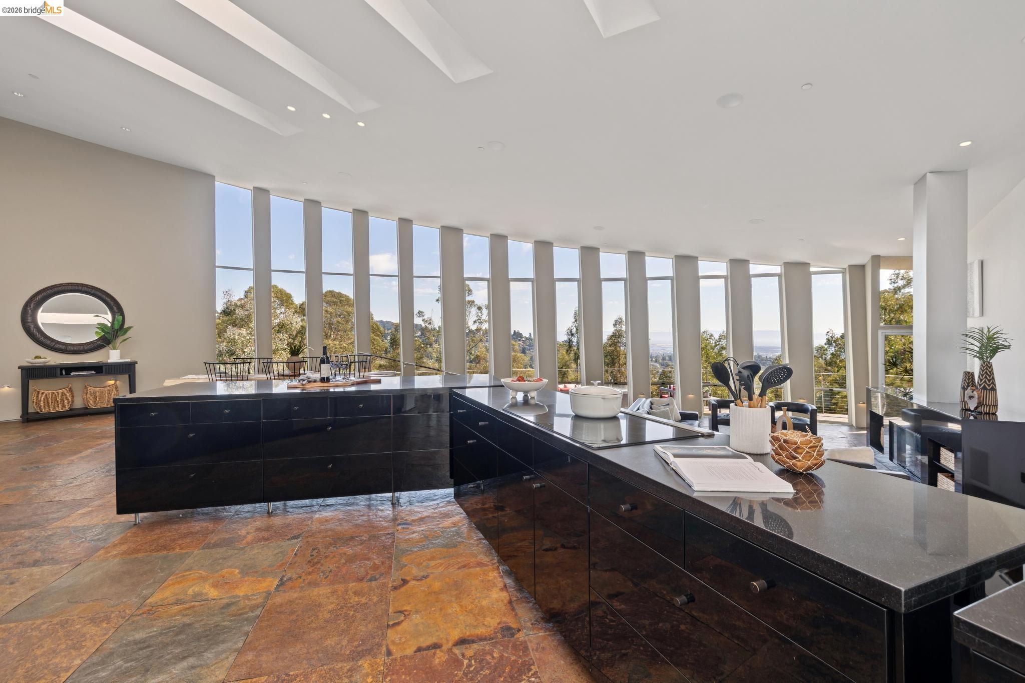 6343 Skyline Blvd