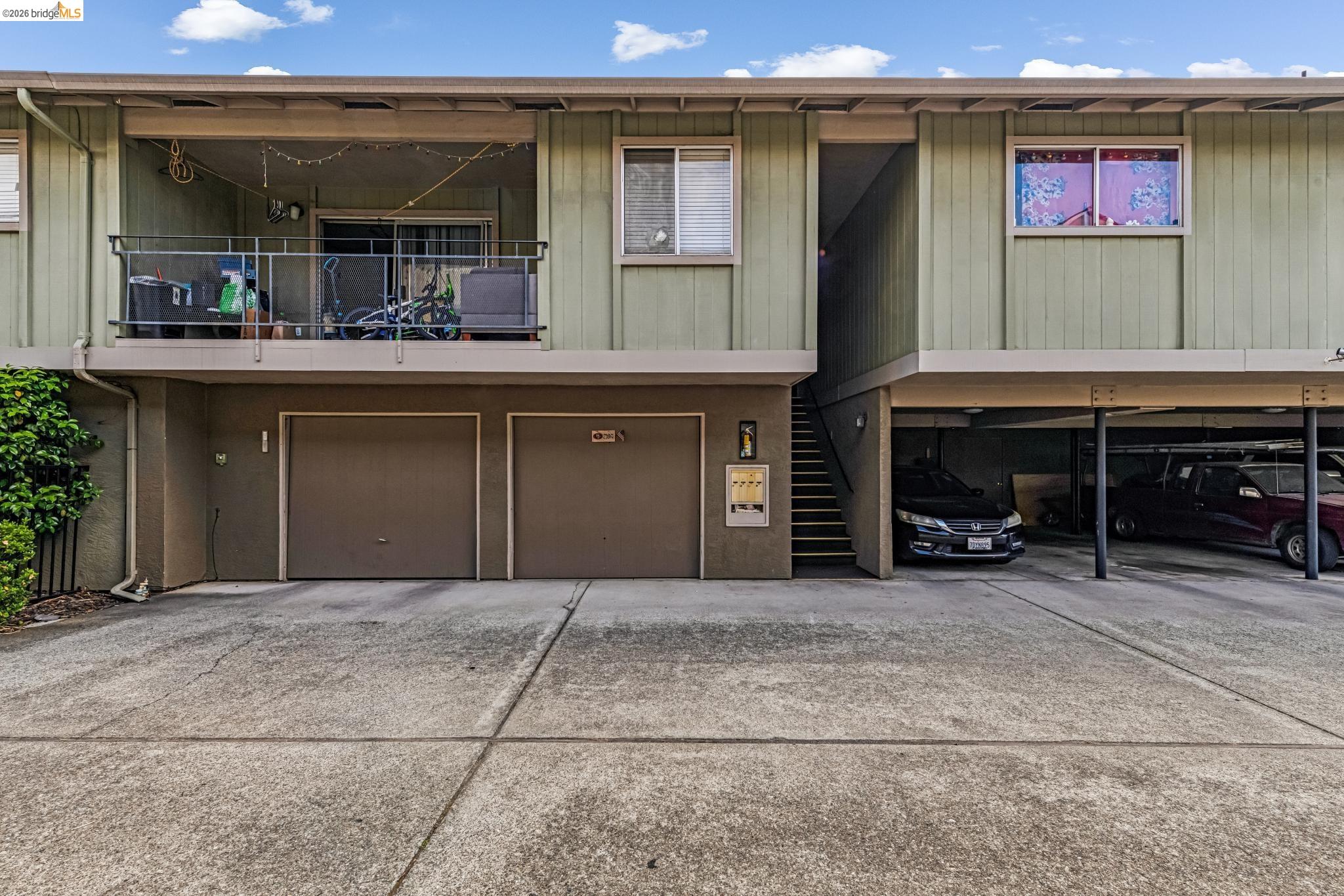 76 Oakes Blvd.