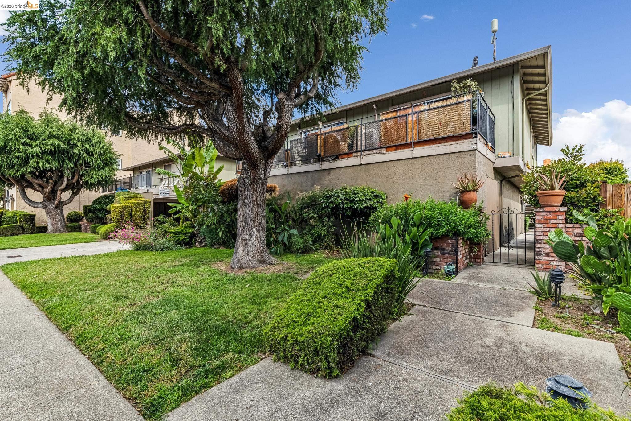 76 Oakes Blvd.