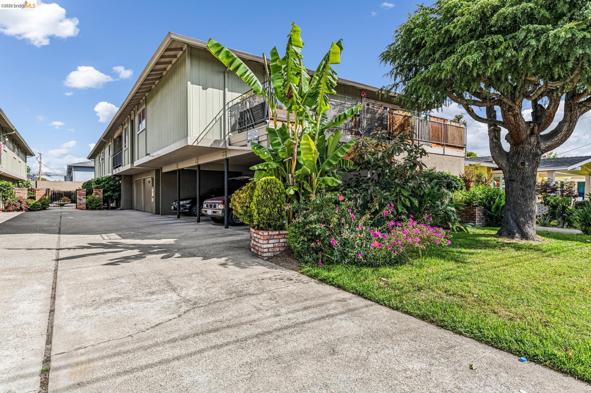 76 Oakes Blvd.