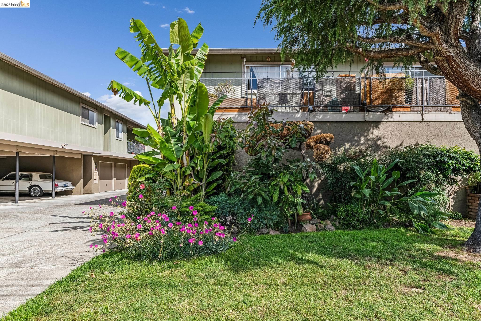 76 Oakes Blvd.