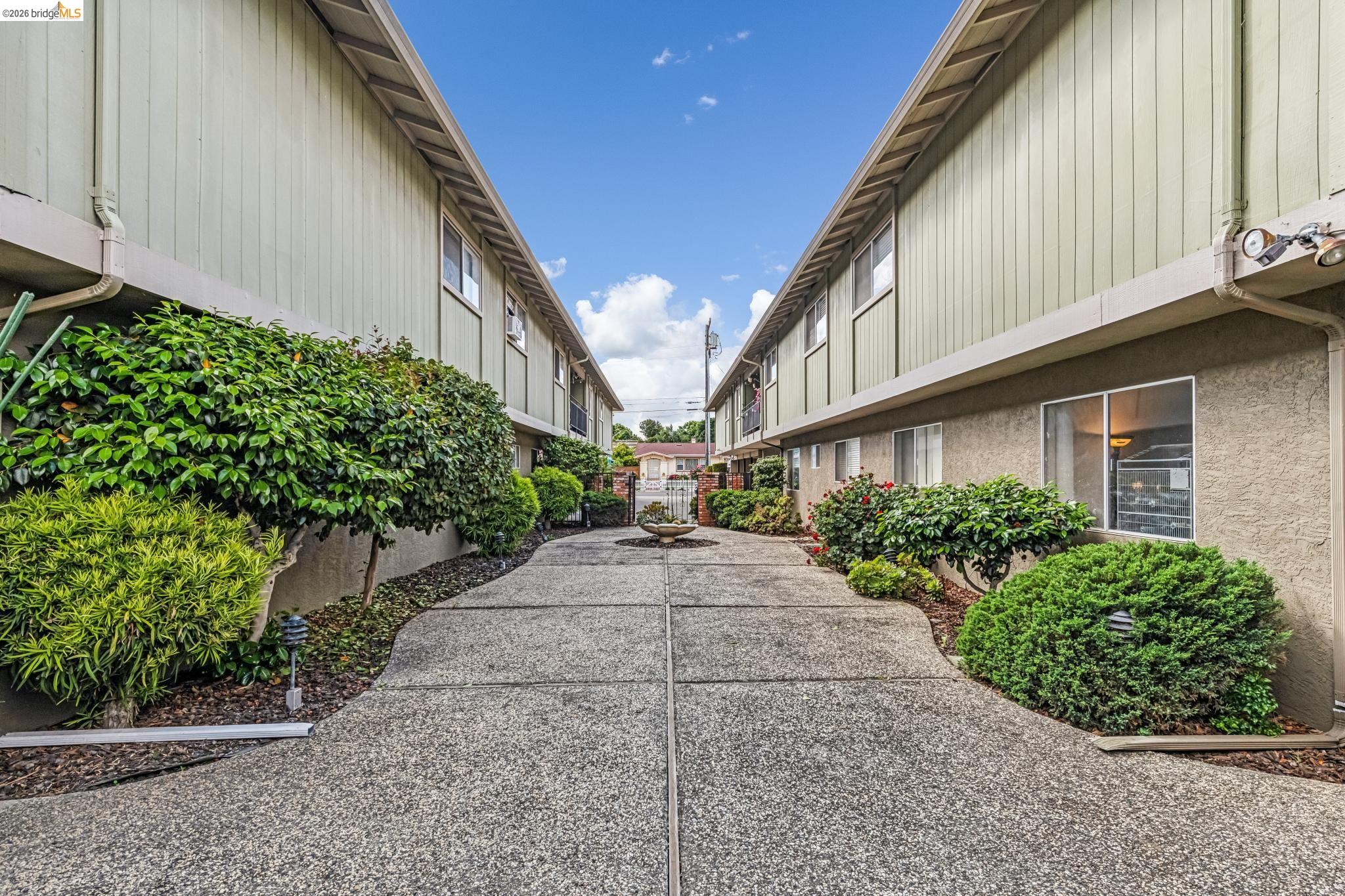 76 Oakes Blvd.