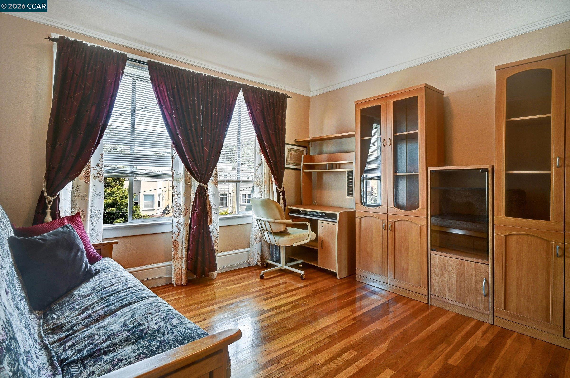 862-864 33Rd Ave