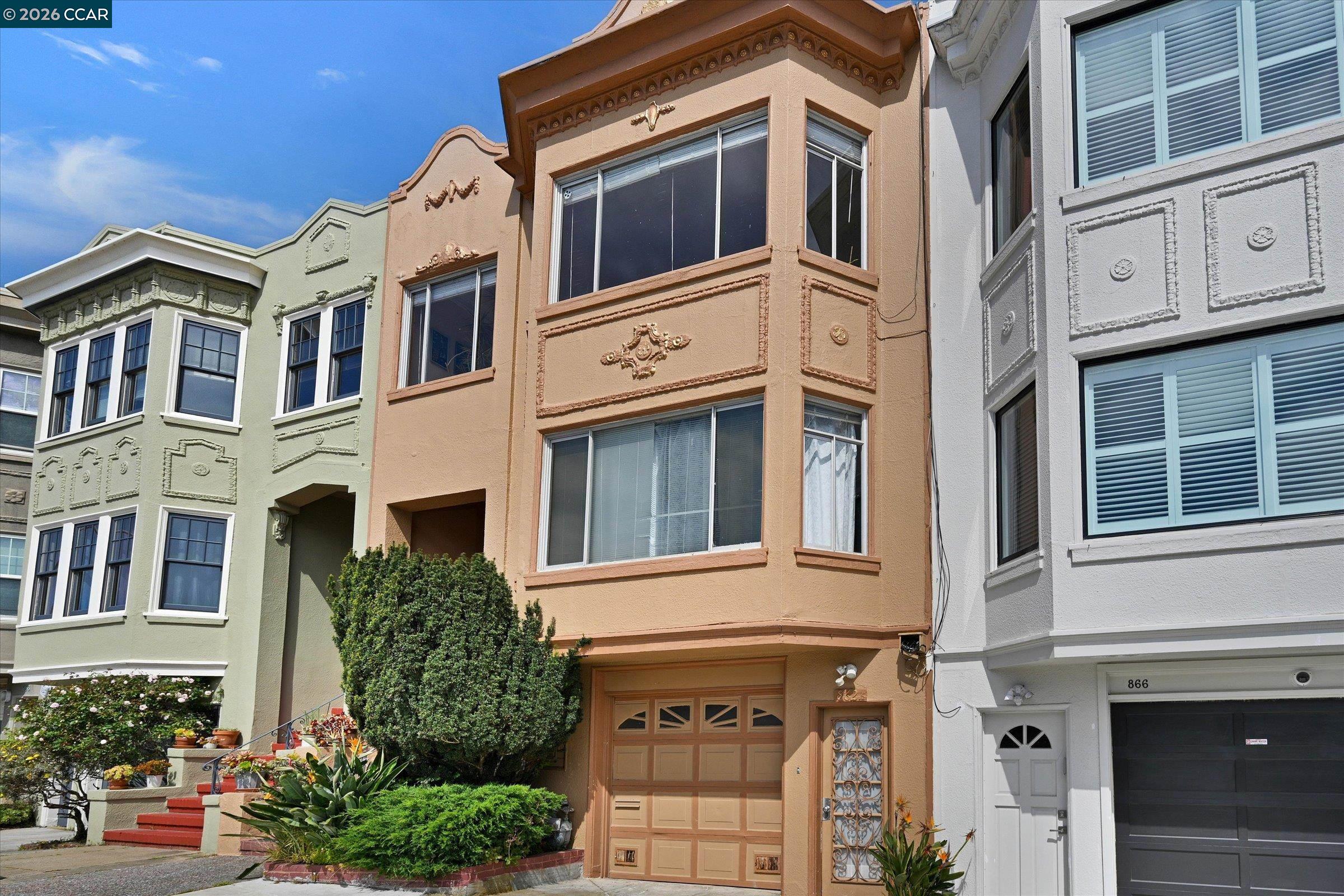 862-864 33Rd Ave
