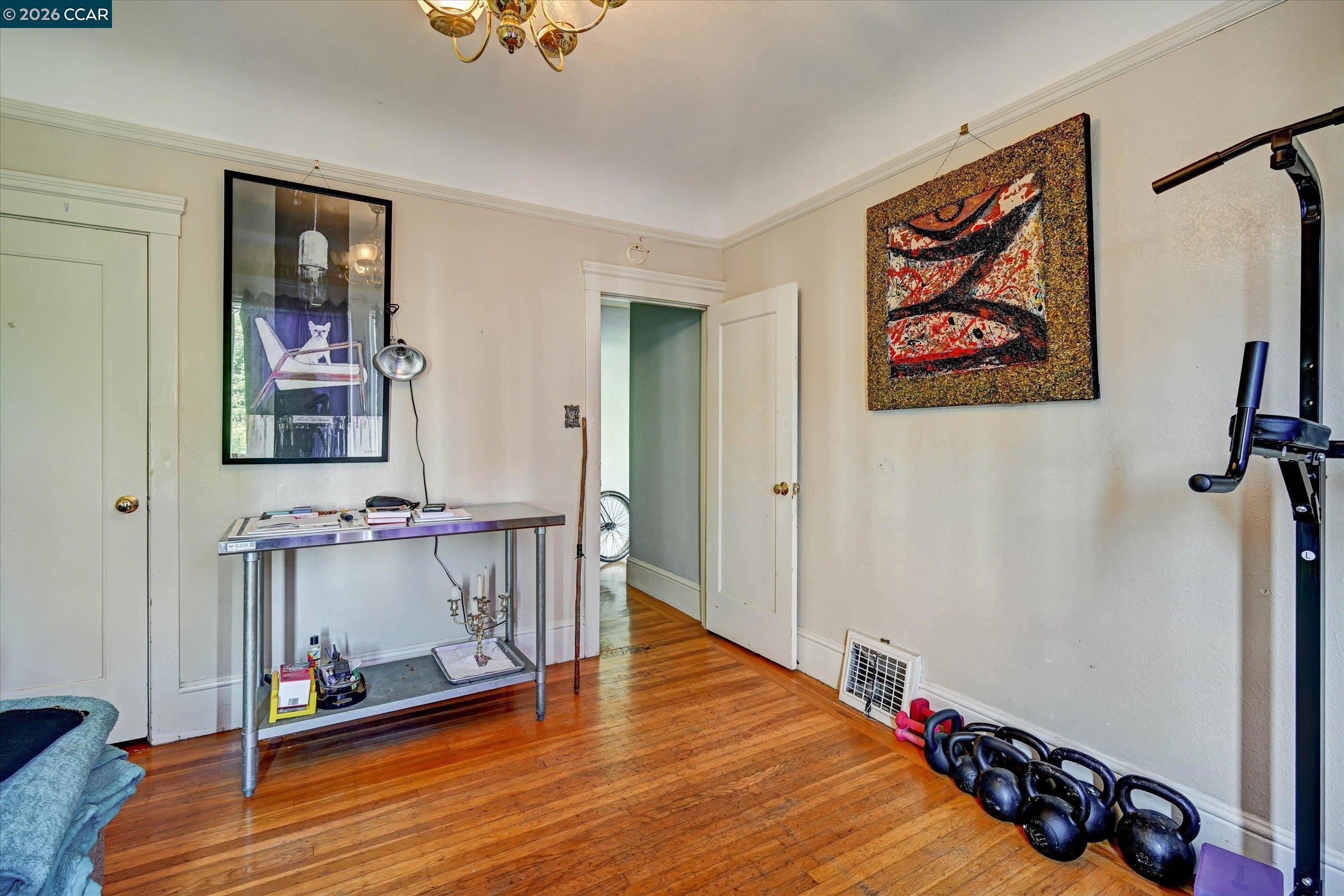 862-864 33Rd Ave