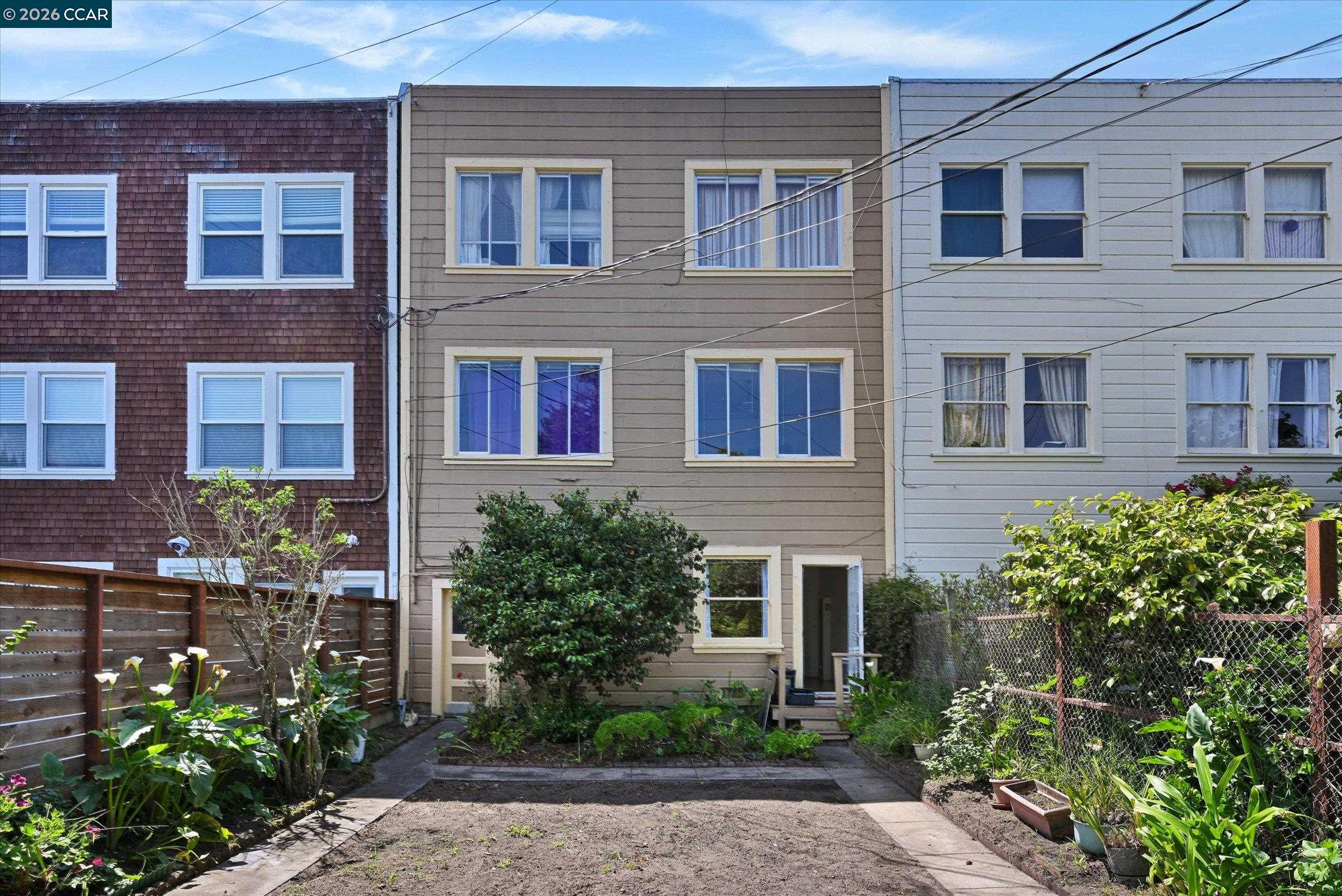 862-864 33Rd Ave
