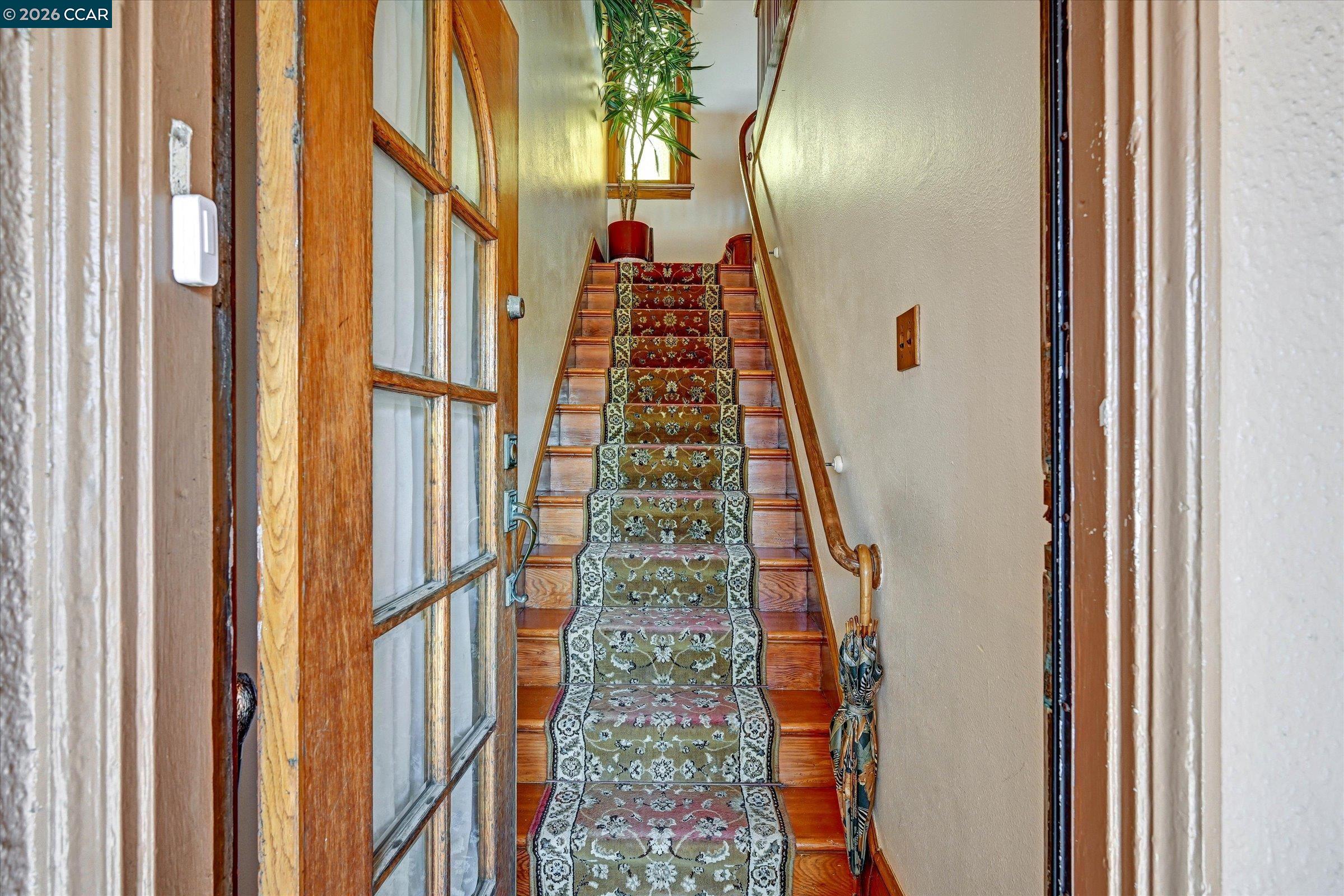 862-864 33Rd Ave