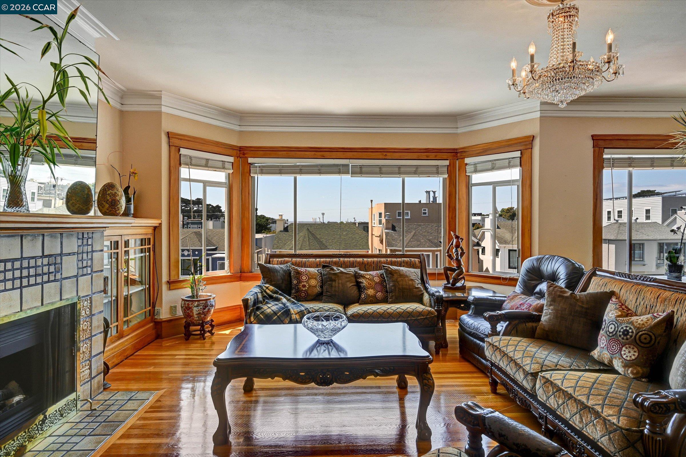 862-864 33Rd Ave