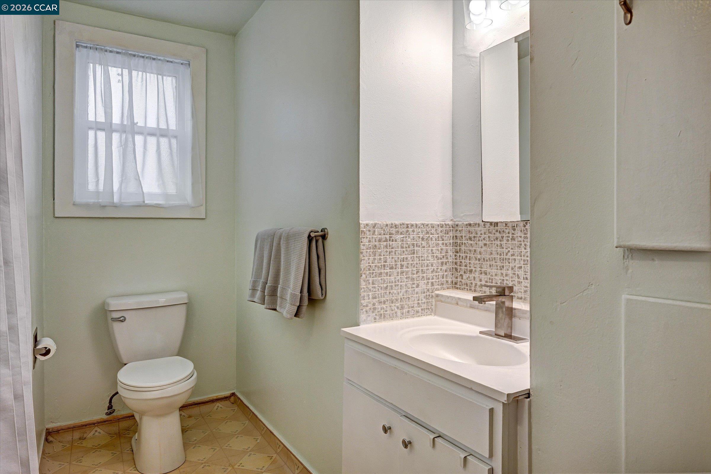 862-864 33Rd Ave
