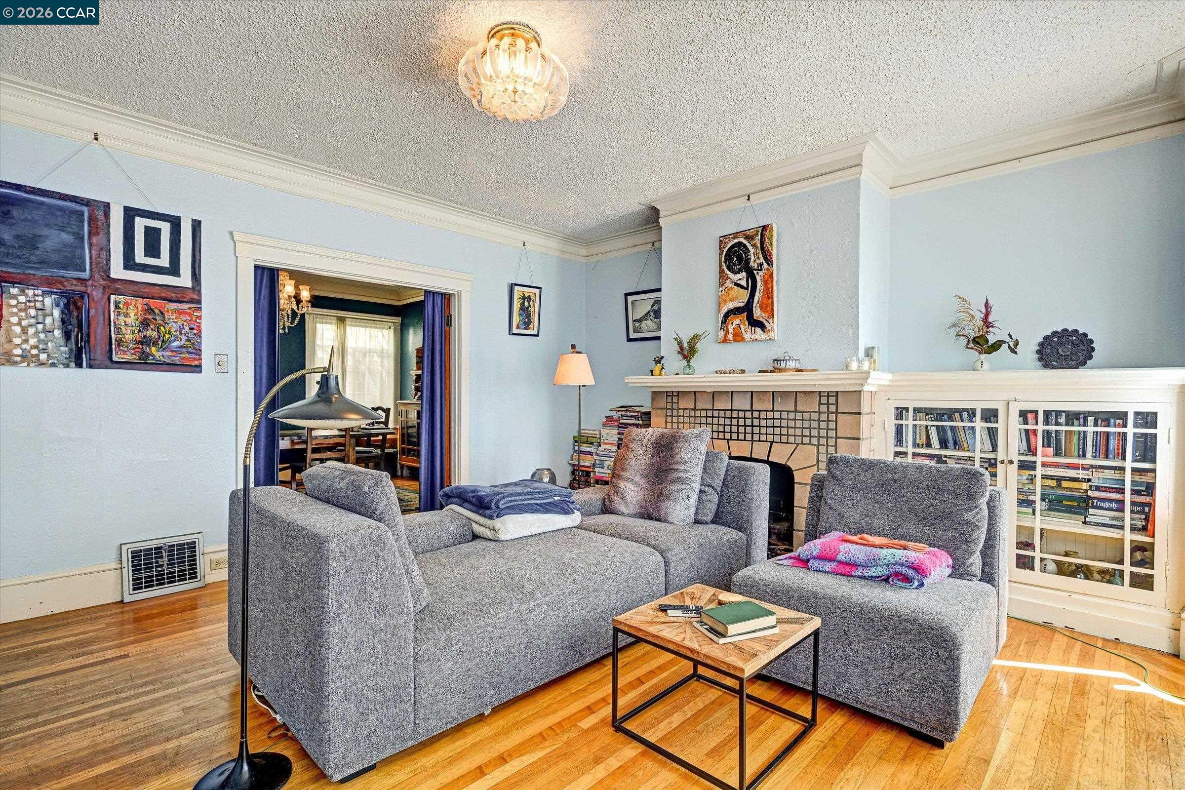 862-864 33Rd Ave