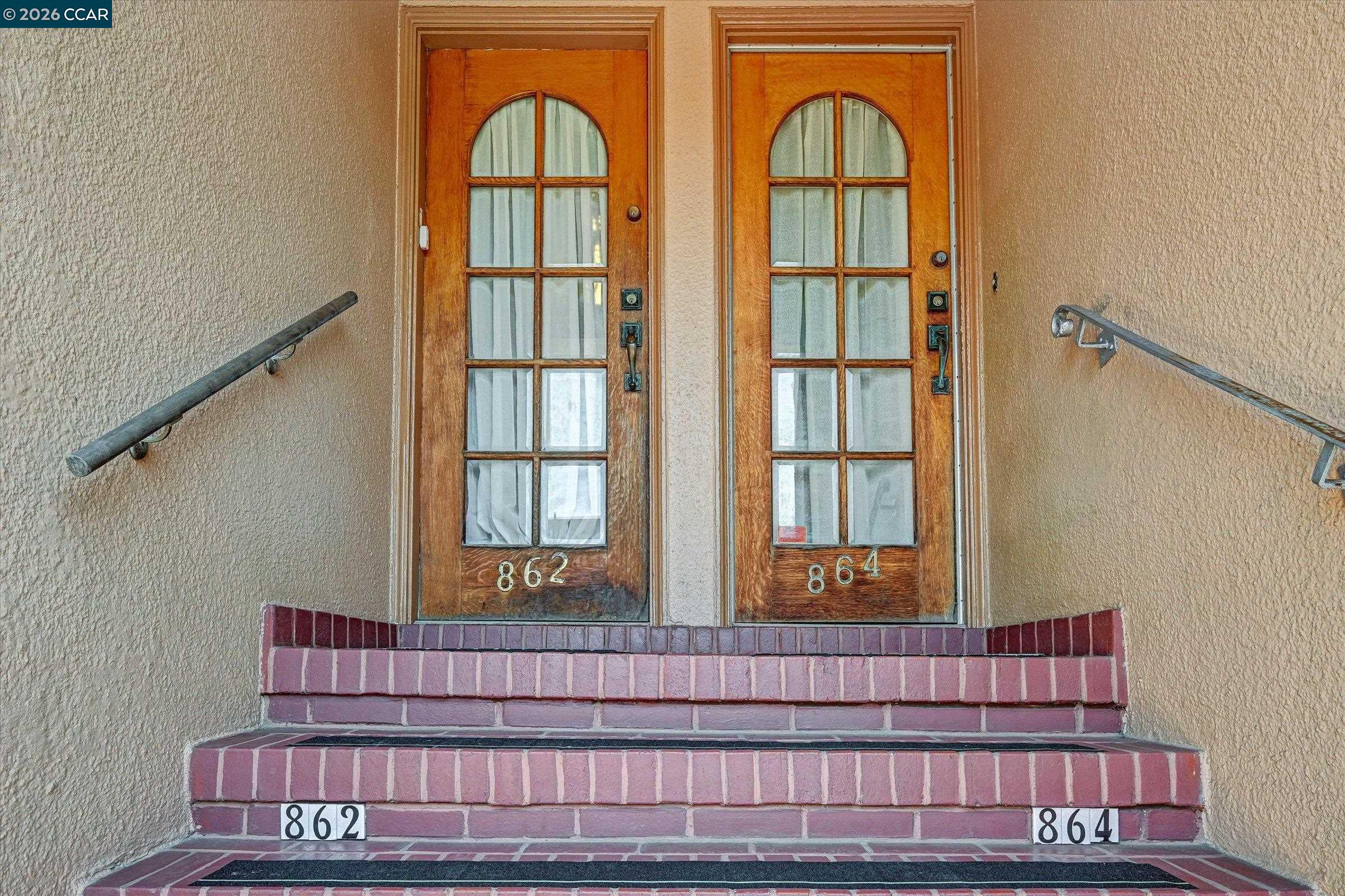 862-864 33Rd Ave