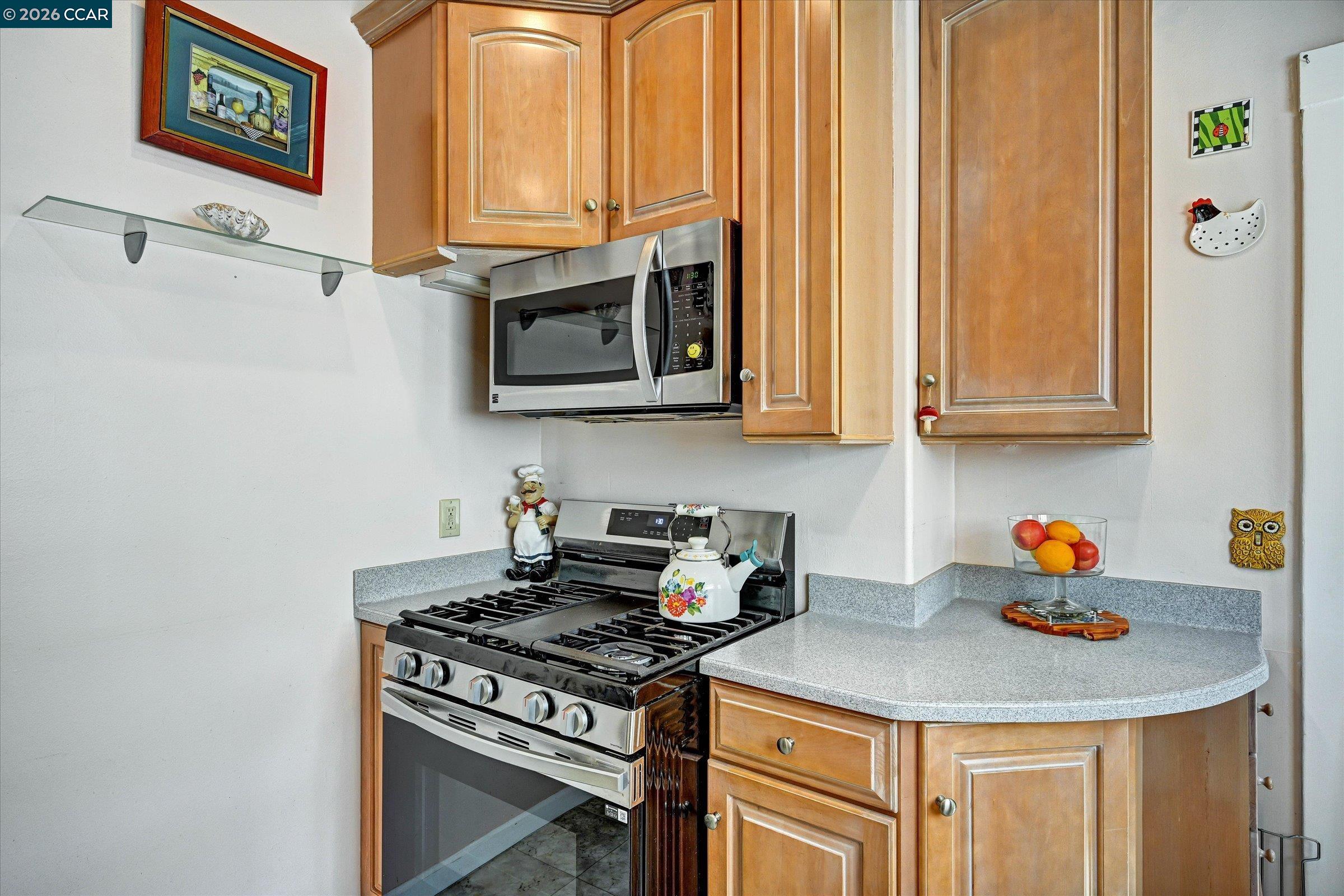 862-864 33Rd Ave