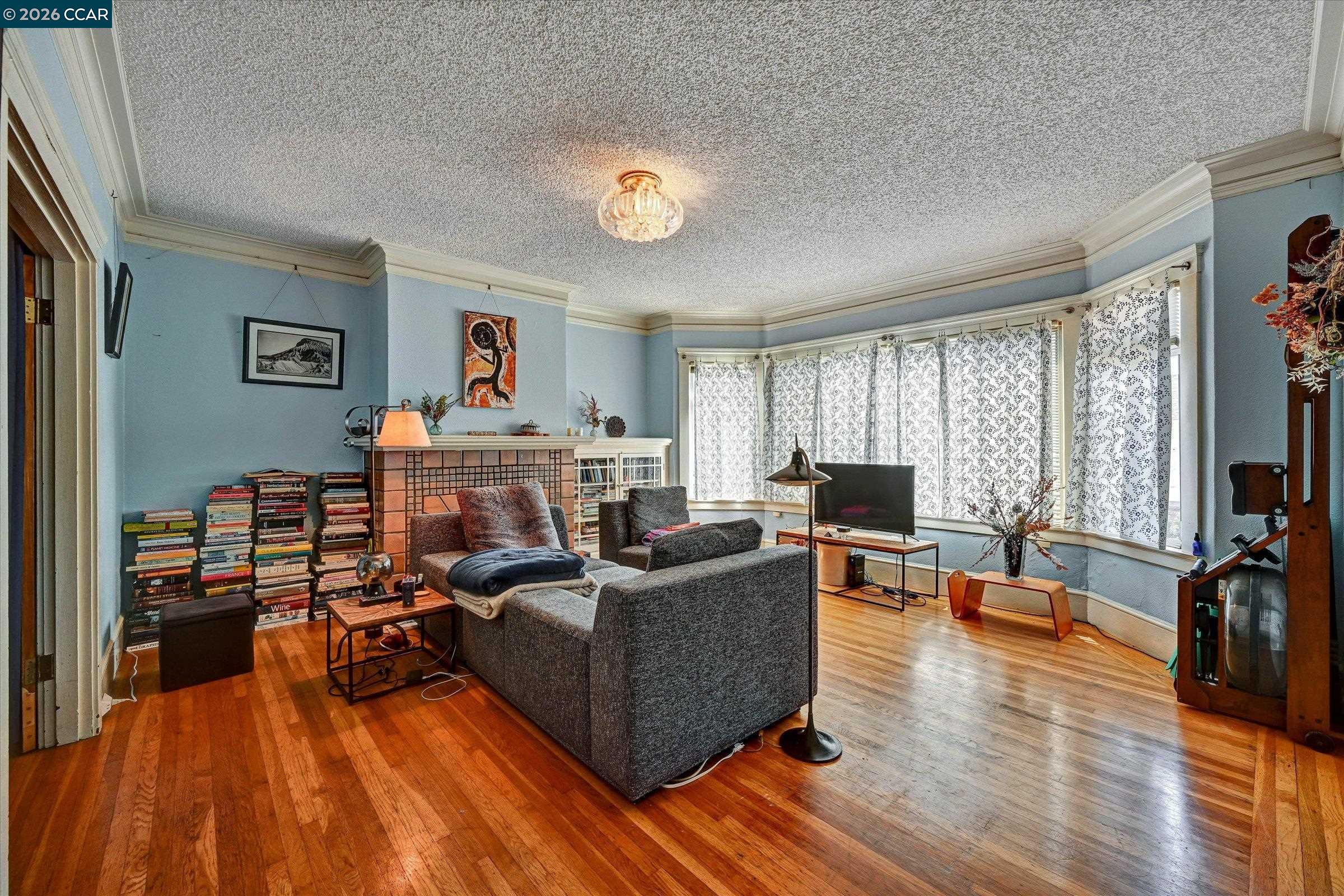 862-864 33Rd Ave