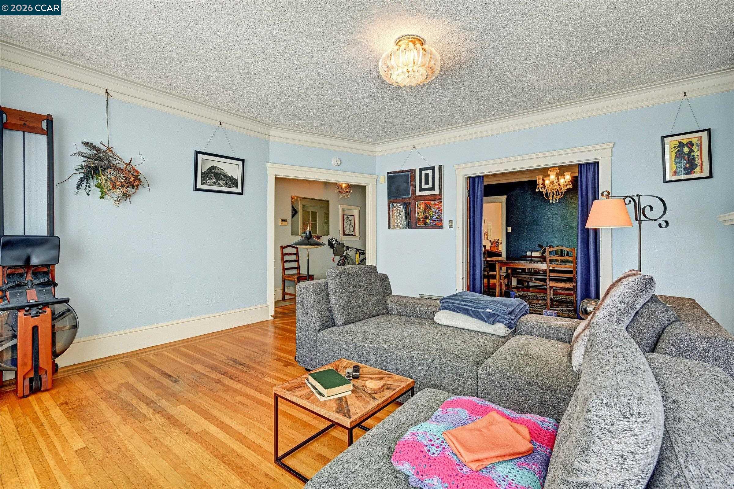 862-864 33Rd Ave