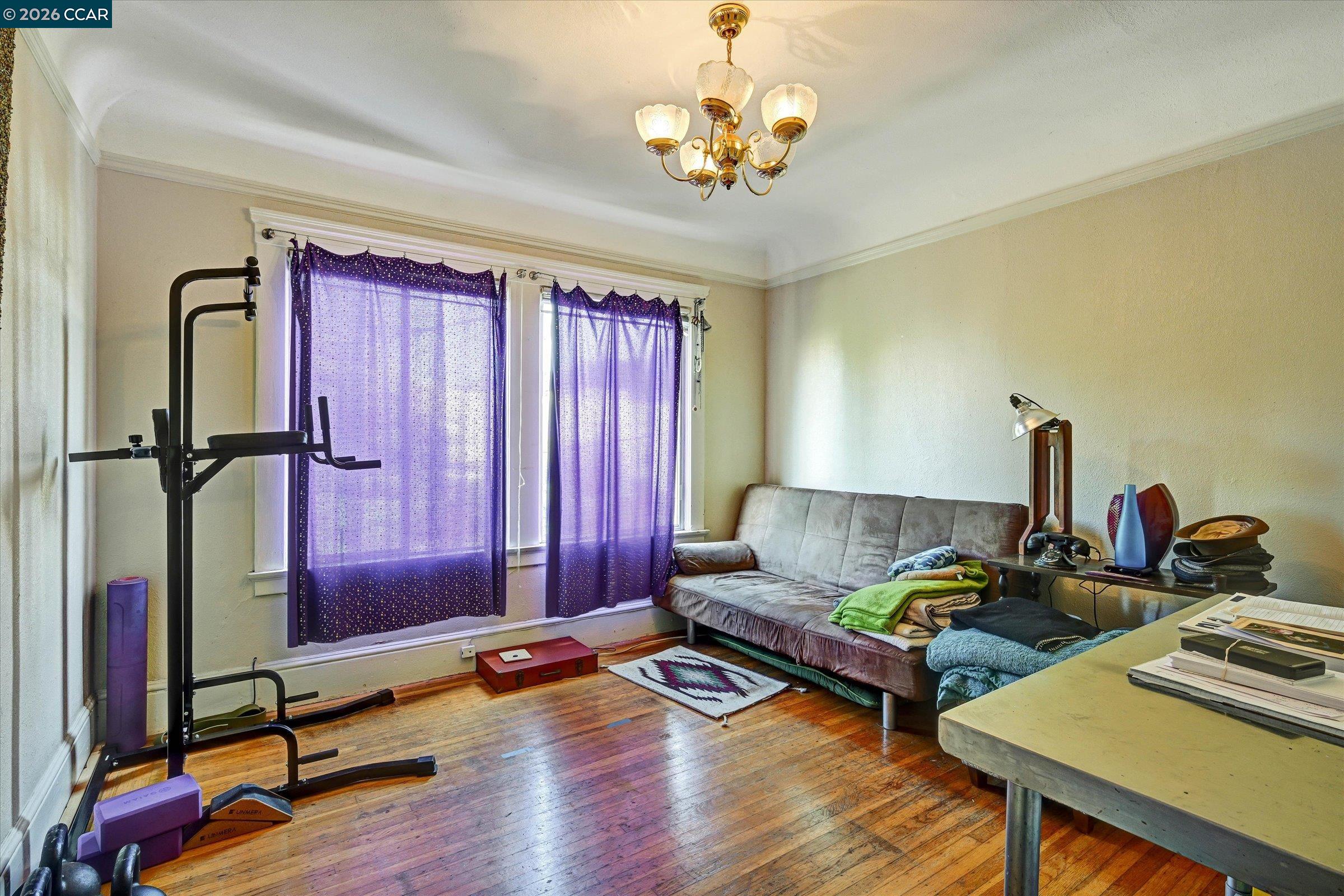 862-864 33Rd Ave