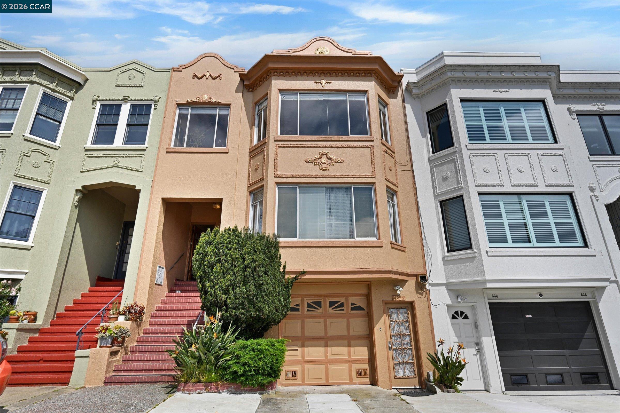 862-864 33Rd Ave