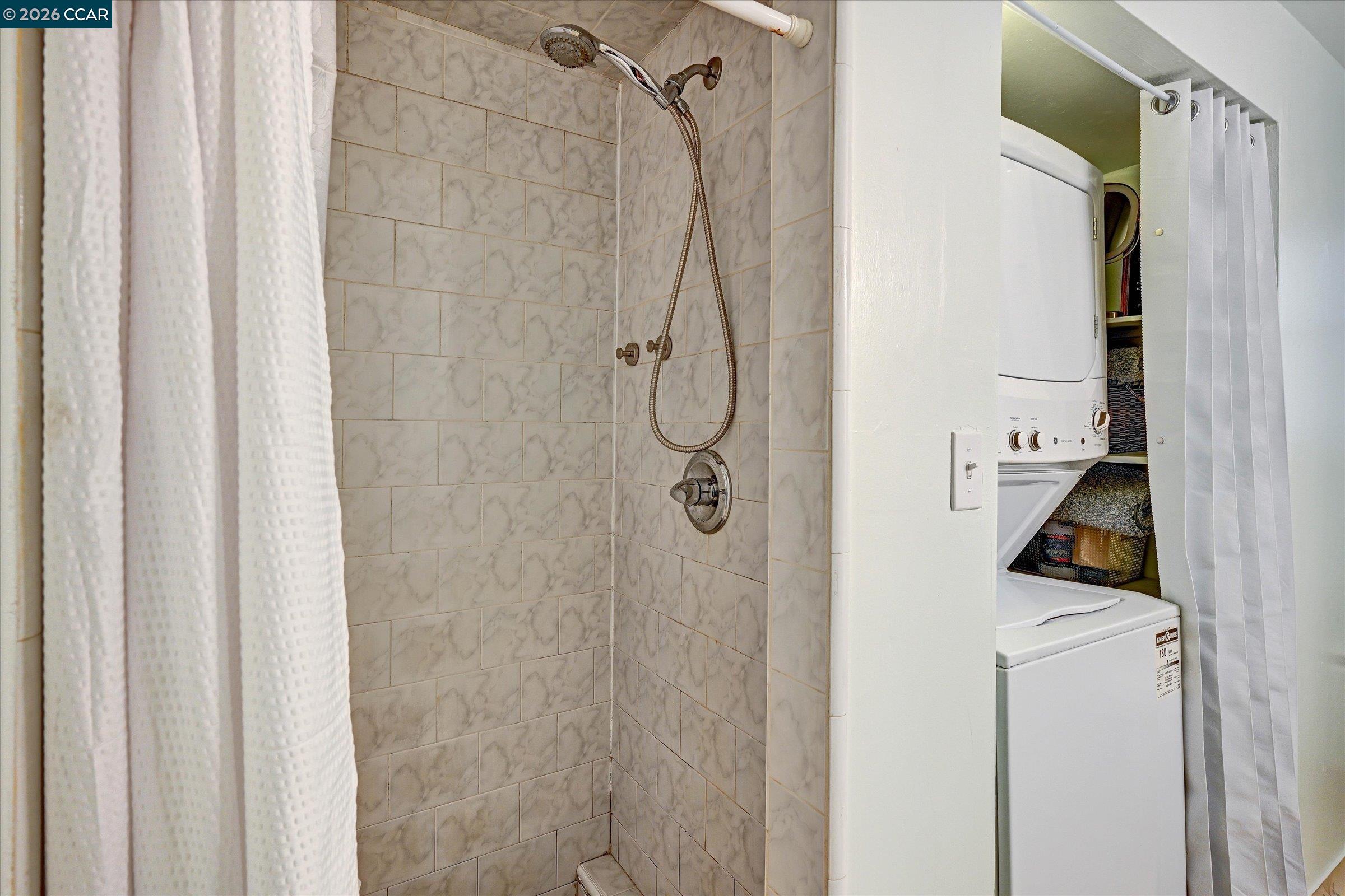 862-864 33Rd Ave