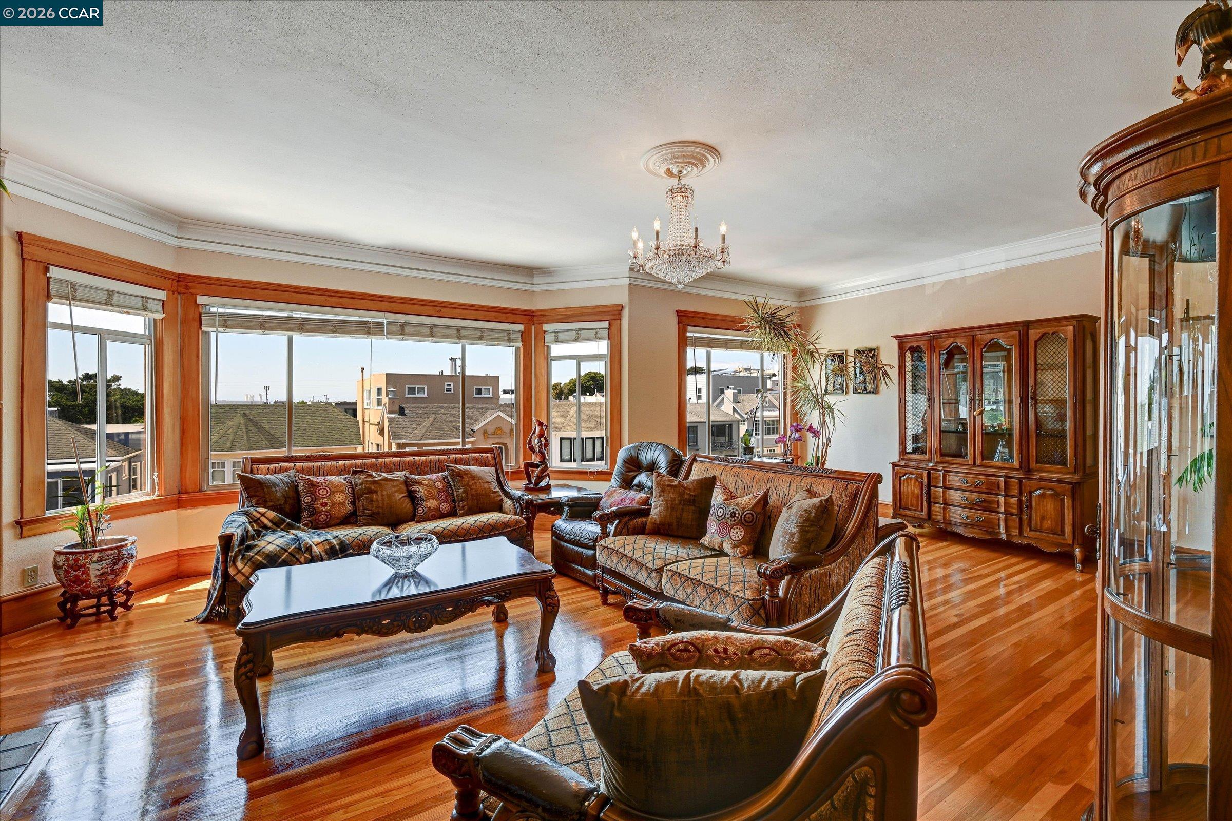 862-864 33Rd Ave