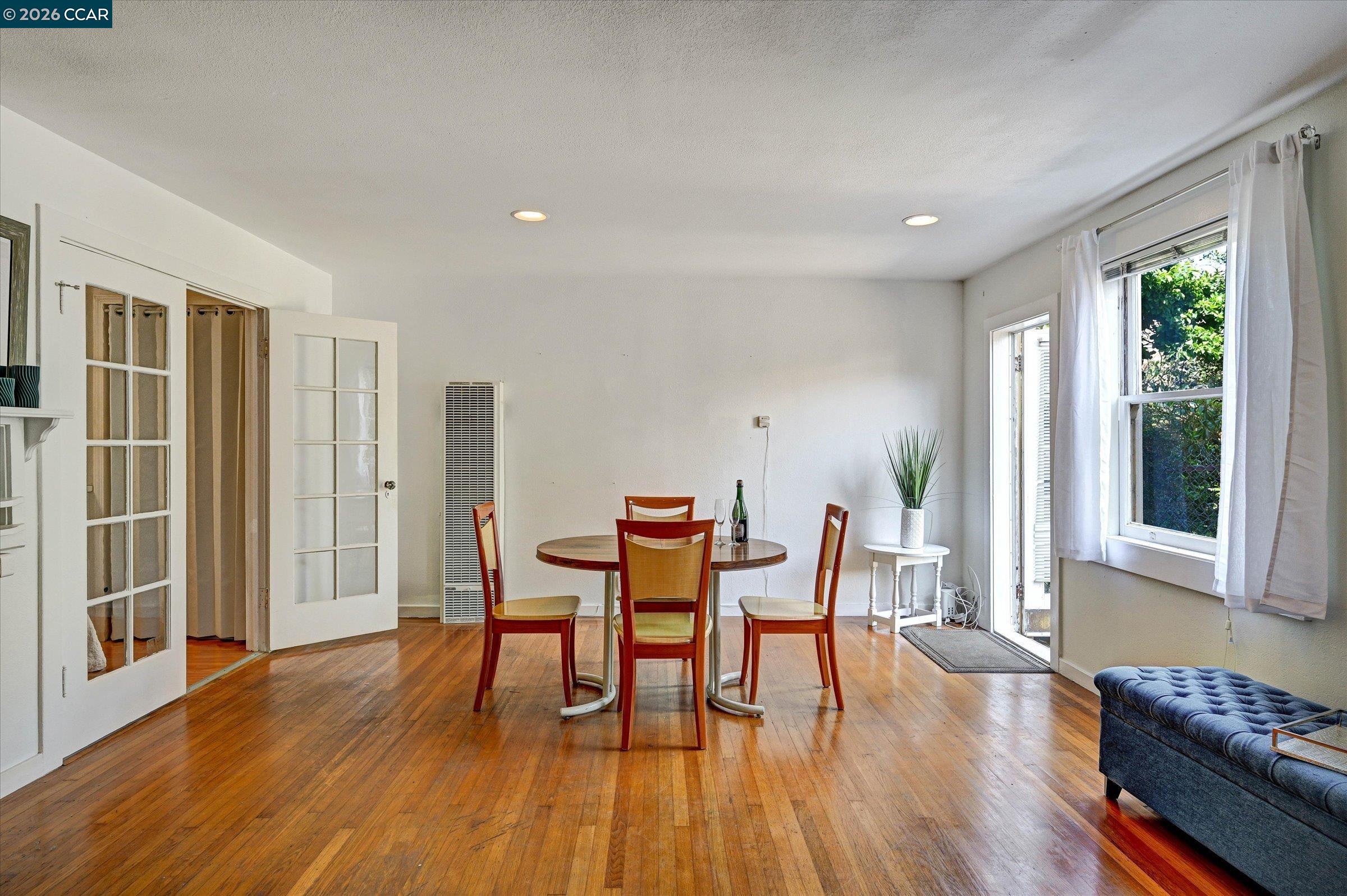862-864 33Rd Ave