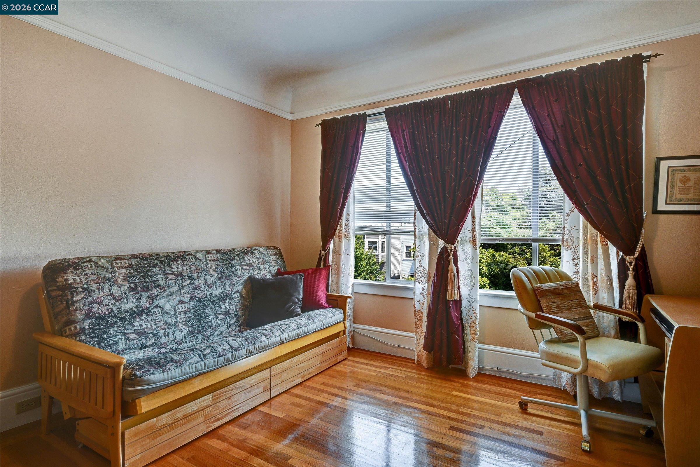 862-864 33Rd Ave